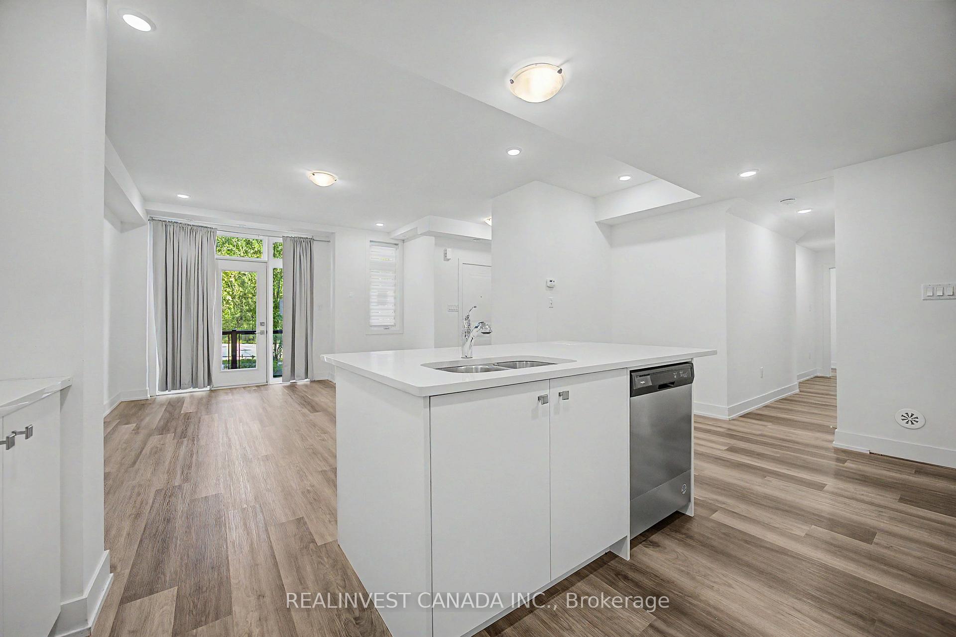 Photo 22 of Unit 10, 3 Bond Crescent, Richmond Hill, Oak Ridges — HOMEH