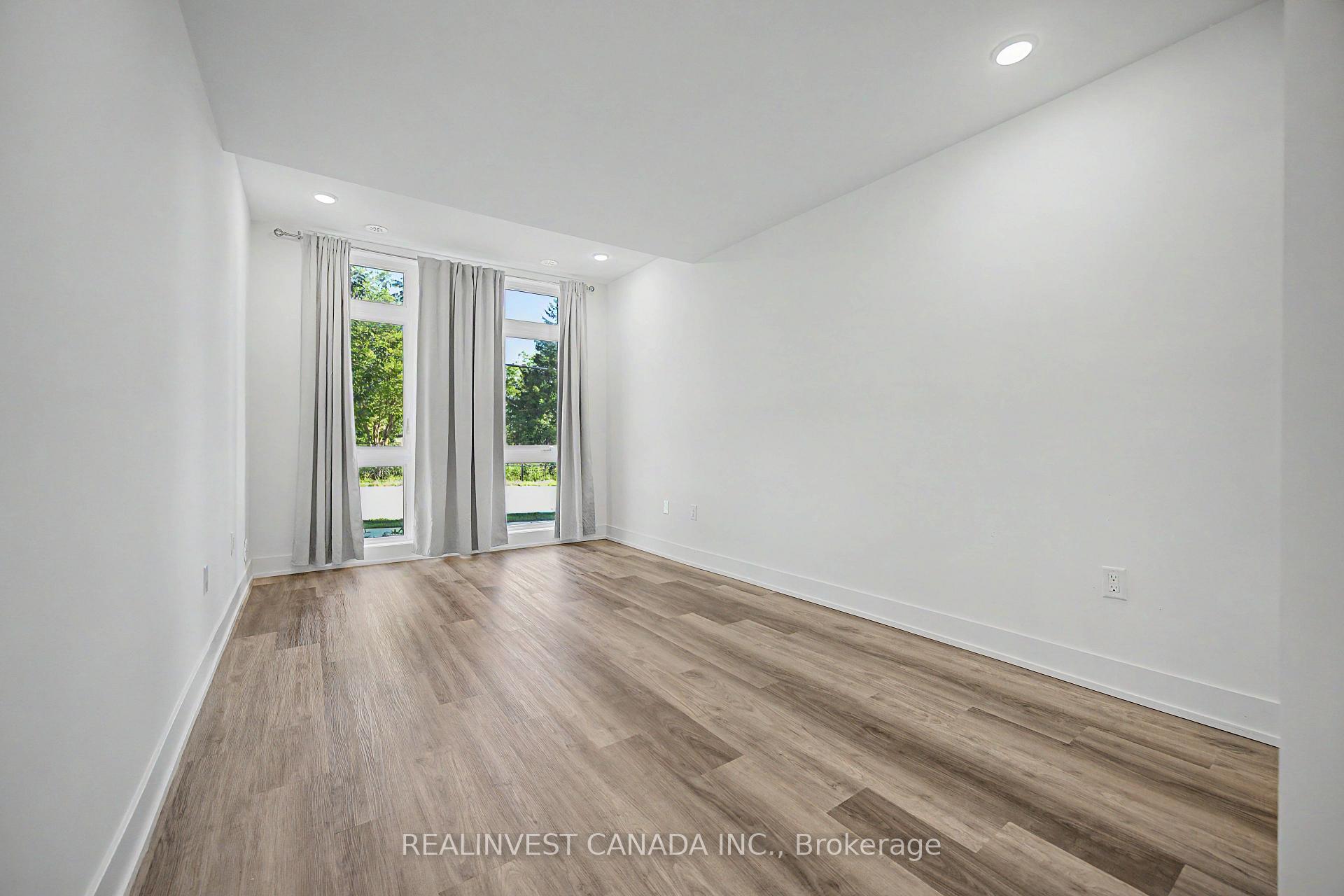 Photo 23 of Unit 10, 3 Bond Crescent, Richmond Hill, Oak Ridges — HOMEH