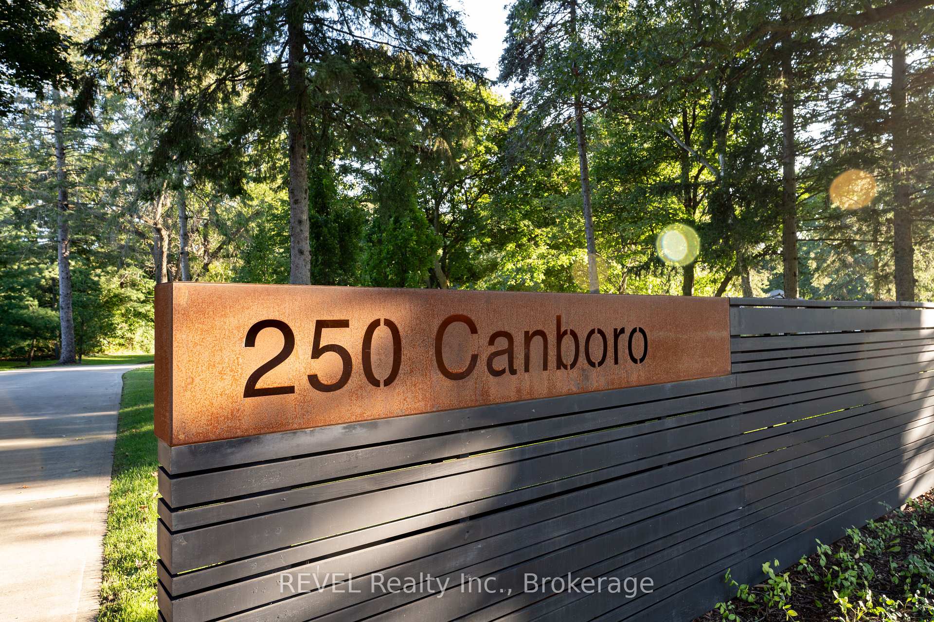 Photo 2 of 250 Canboro Road, Pelham, Fonthill — HOMEH