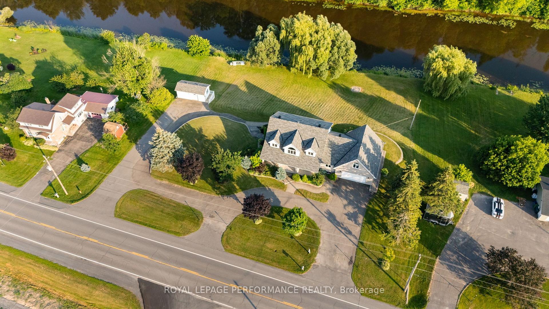 Photo 3 of 1436 Notre Dame Street, Russell, Russell Twp — HOMEH