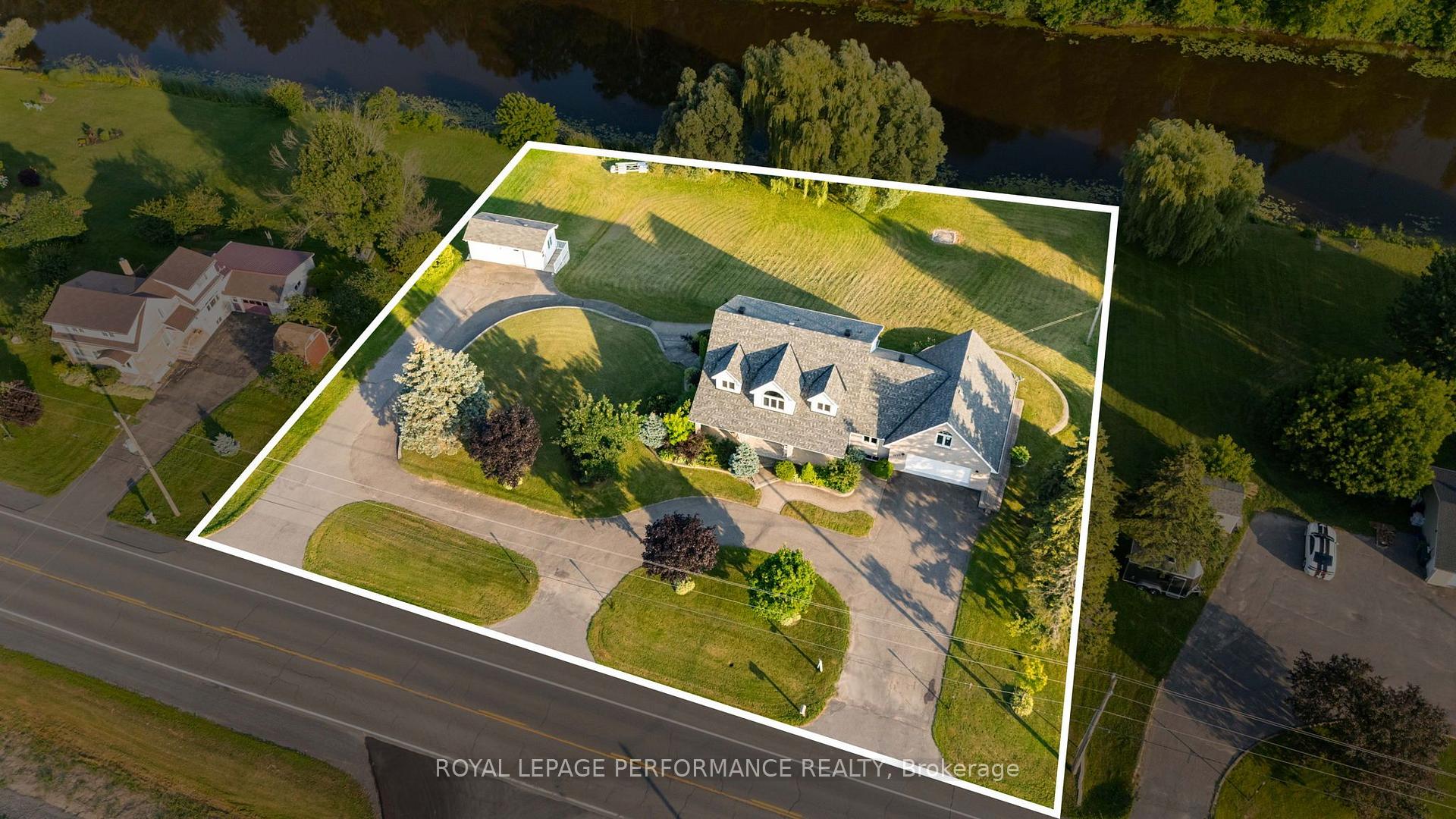 Photo 4 of 1436 Notre Dame Street, Russell, Russell Twp — HOMEH