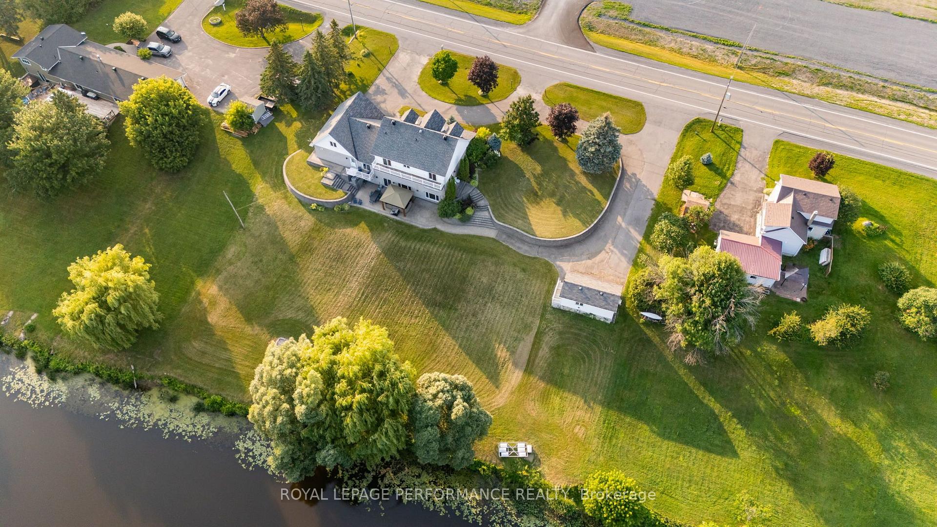 Photo 8 of 1436 Notre Dame Street, Russell, Russell Twp — HOMEH