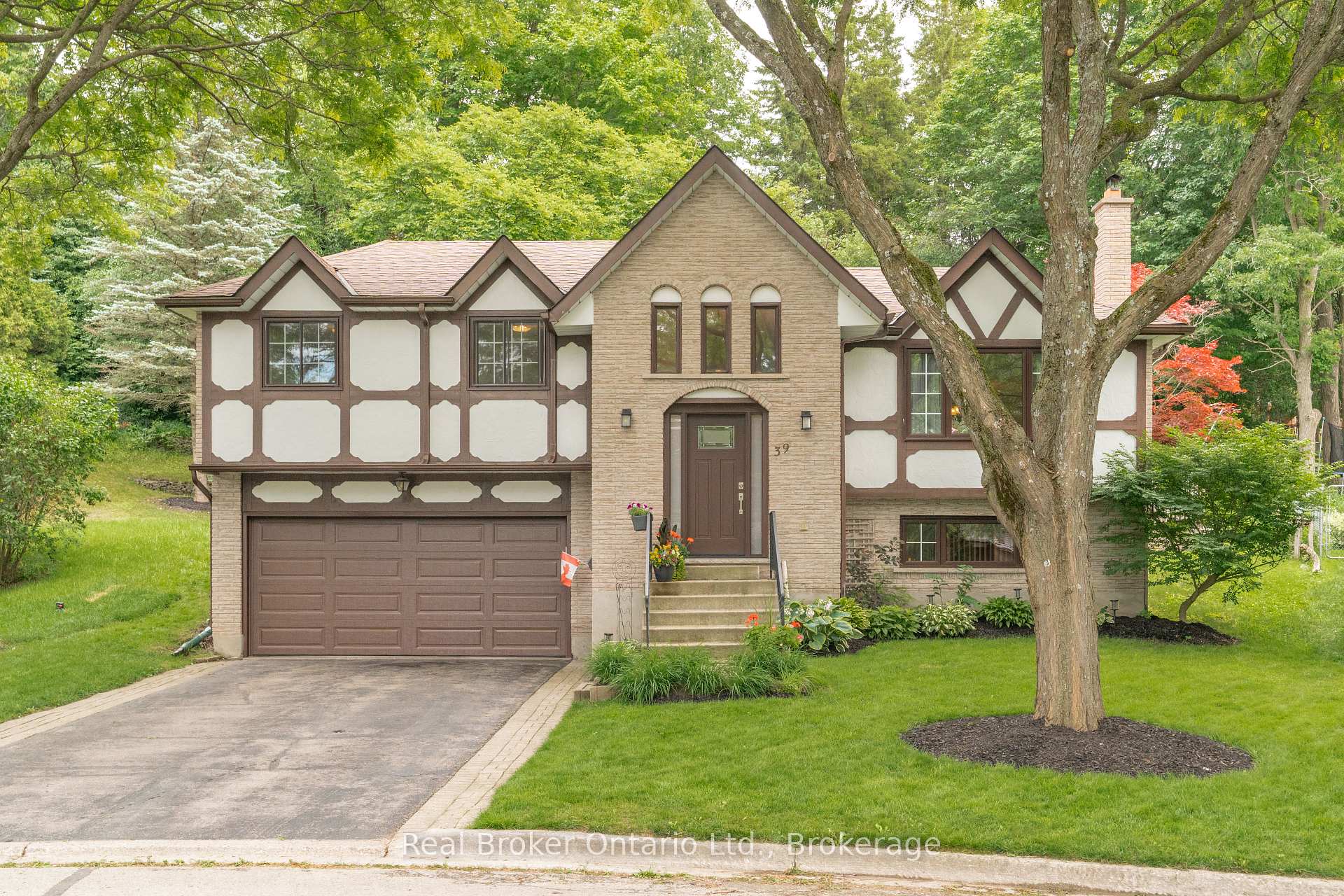 Photo 1 of 39 Wagoners Trail, Guelph, Kortright Hills — HOMEH