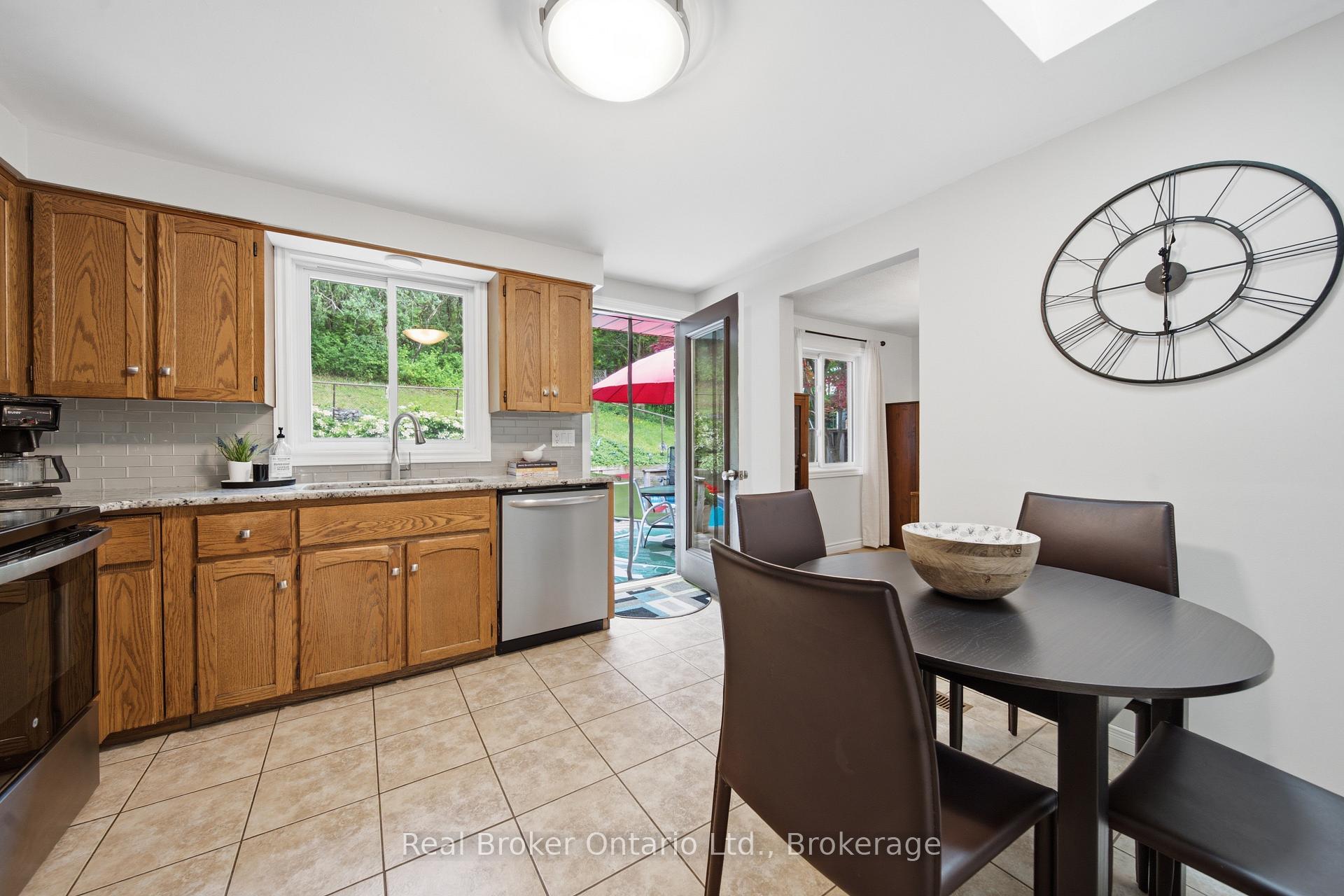 Photo 15 of 39 Wagoners Trail, Guelph, Kortright Hills — HOMEH