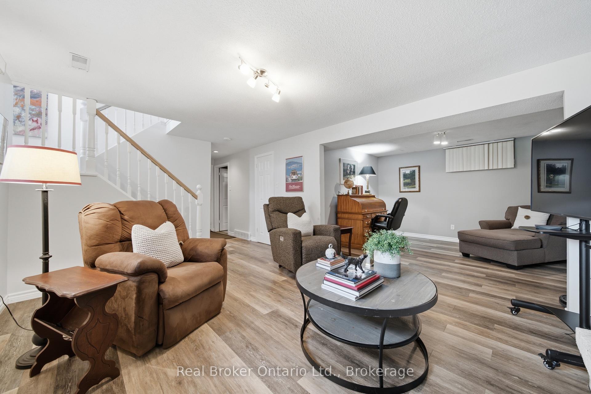Photo 28 of 39 Wagoners Trail, Guelph, Kortright Hills — HOMEH