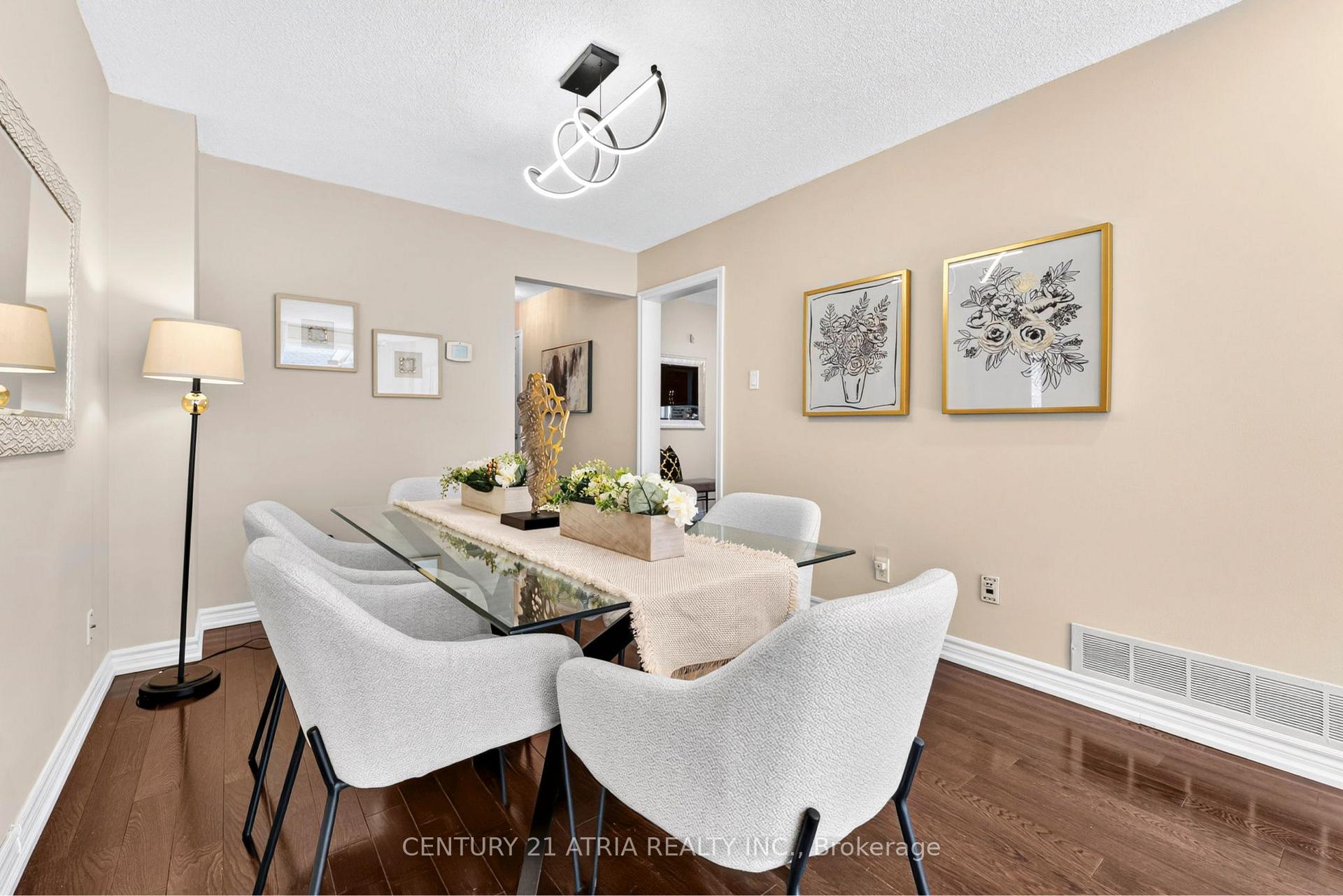 Photo 3 of 22 Ketchum Crescent, Markham, Middlefield — HOMEH