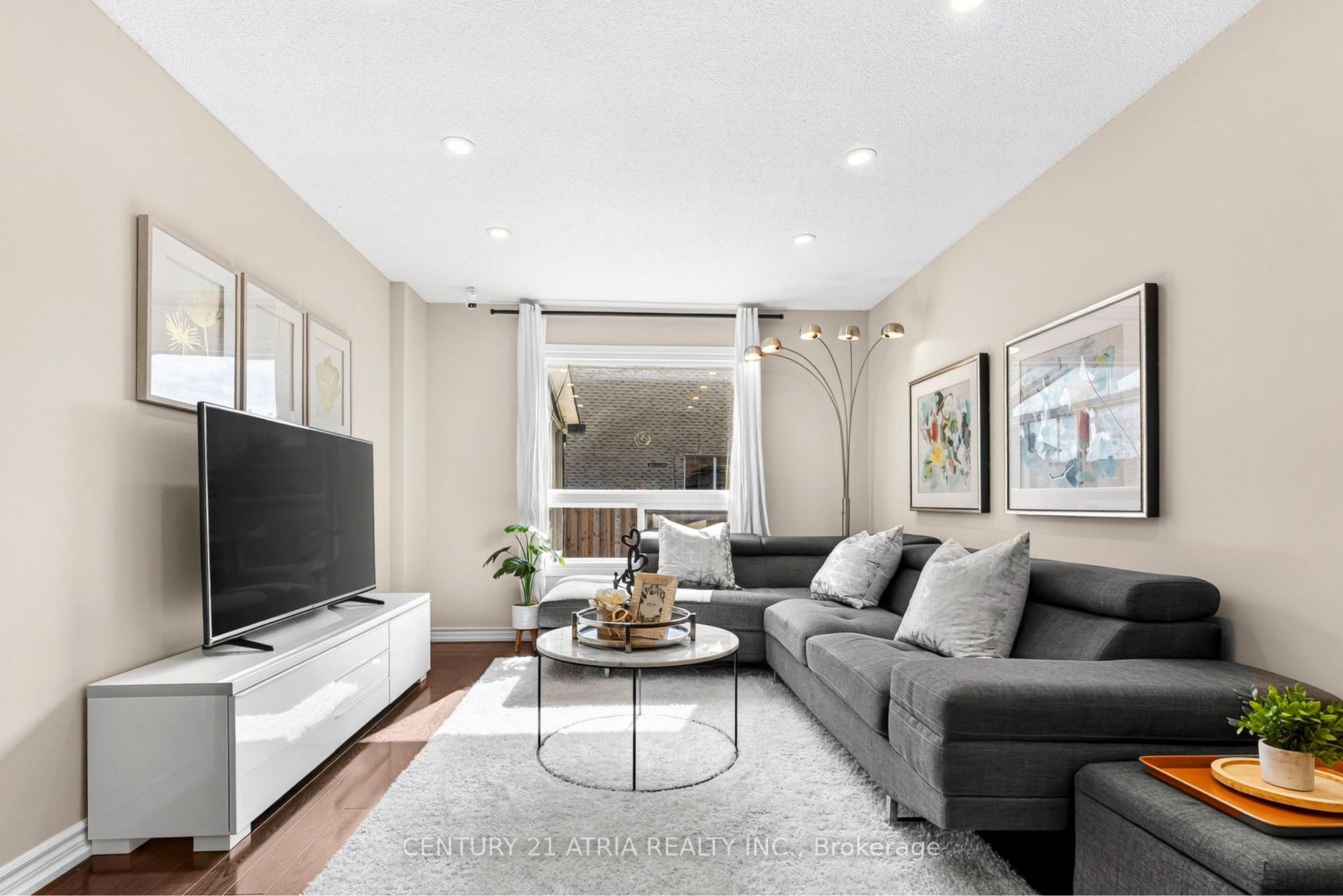 Photo 4 of 22 Ketchum Crescent, Markham, Middlefield — HOMEH