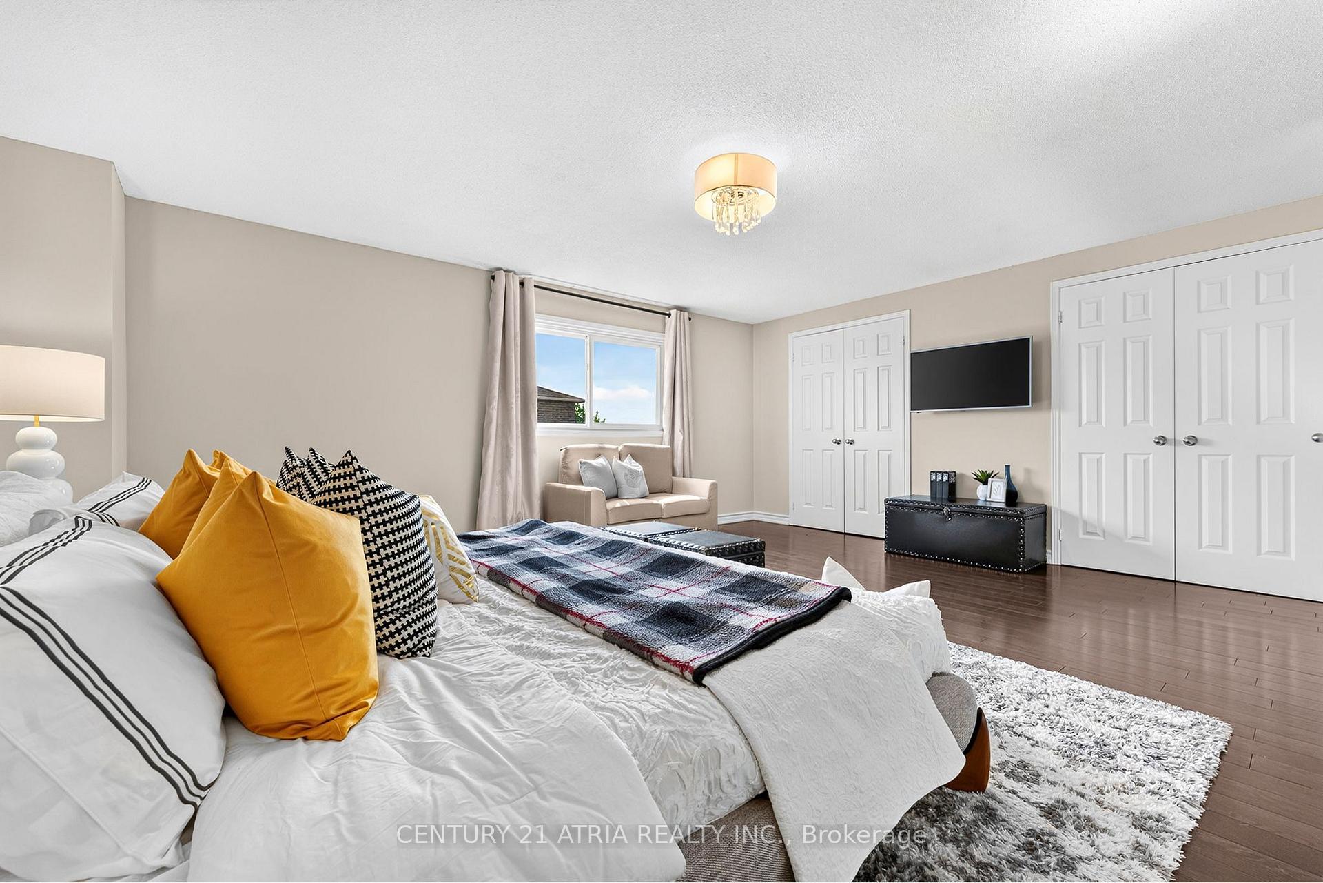 Photo 10 of 22 Ketchum Crescent, Markham, Middlefield — HOMEH