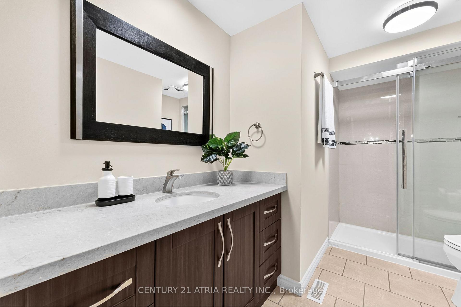 Photo 17 of 22 Ketchum Crescent, Markham, Middlefield — HOMEH