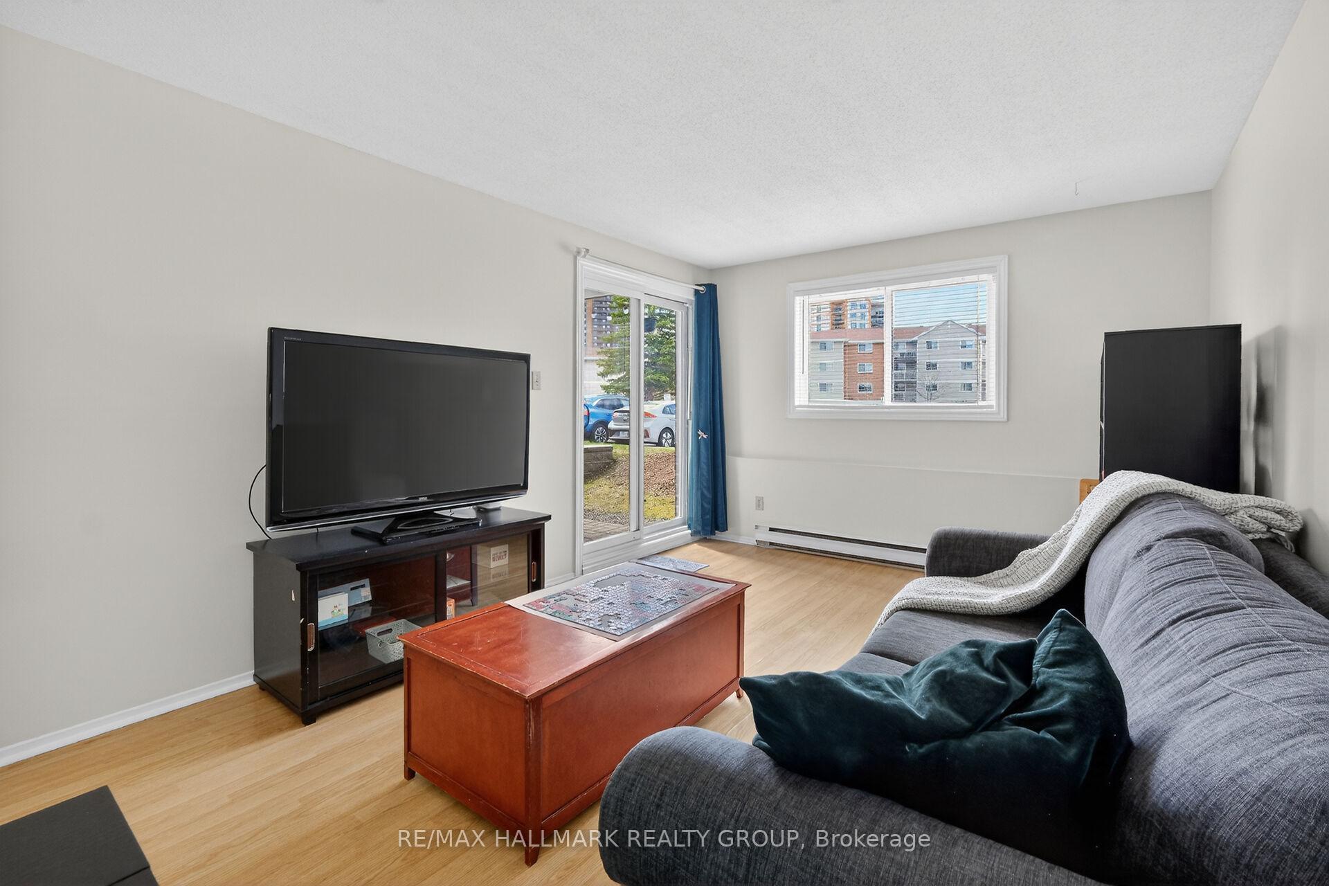 Photo 5 of Unit 102, 280 Brittany Drive, Ottawa, Viscount Alexander Park — HOMEH