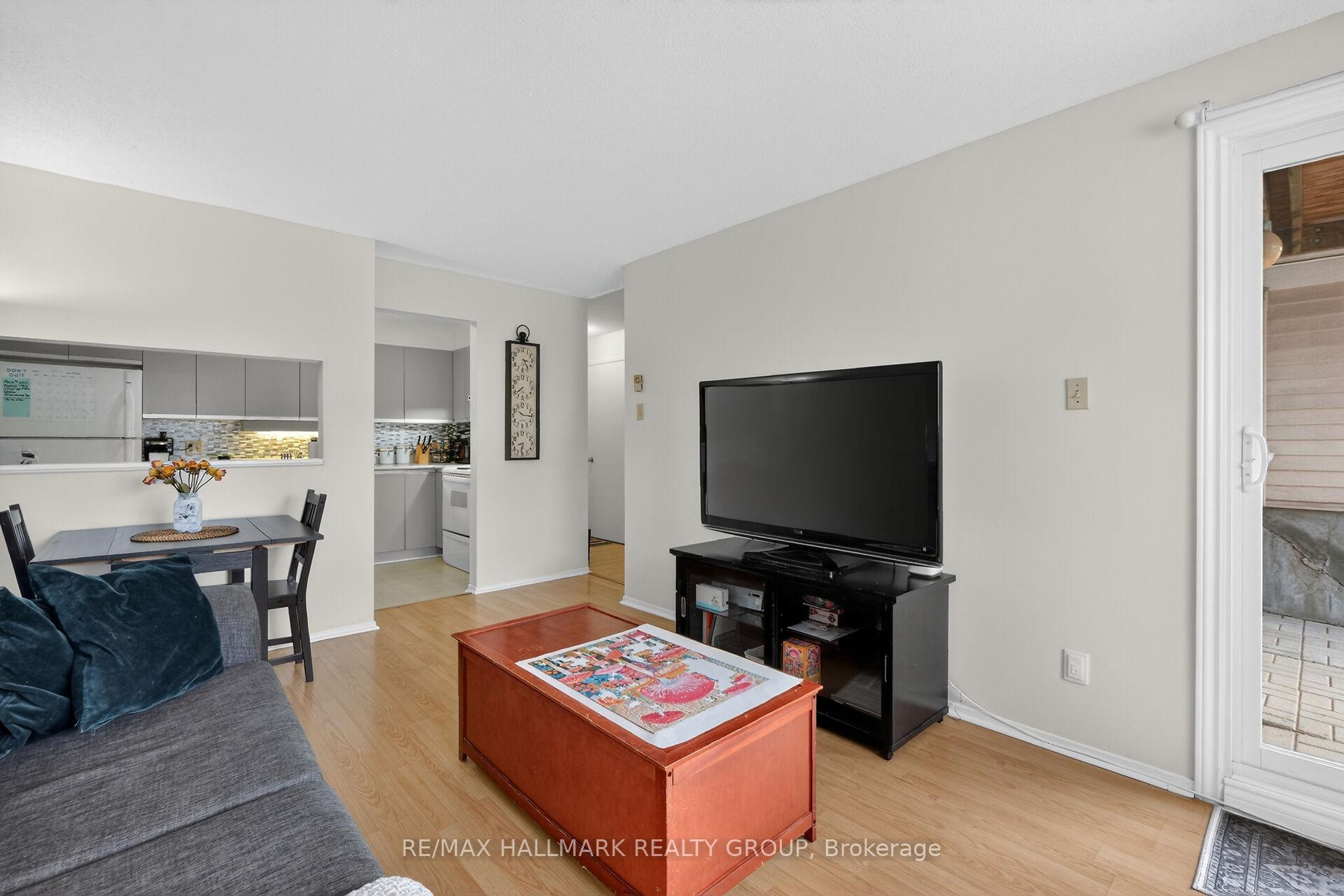 Photo 6 of Unit 102, 280 Brittany Drive, Ottawa, Viscount Alexander Park — HOMEH