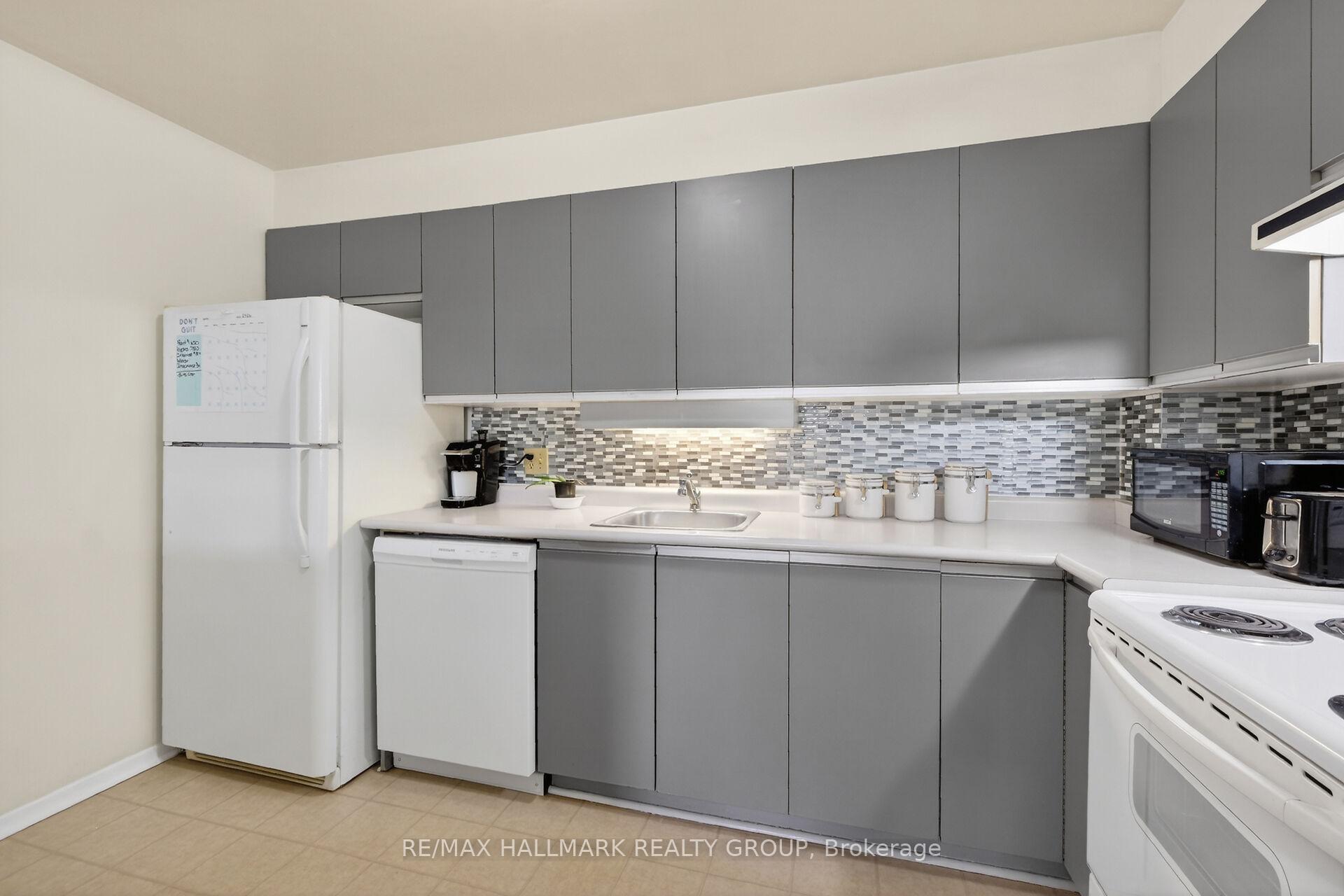 Photo 8 of Unit 102, 280 Brittany Drive, Ottawa, Viscount Alexander Park — HOMEH