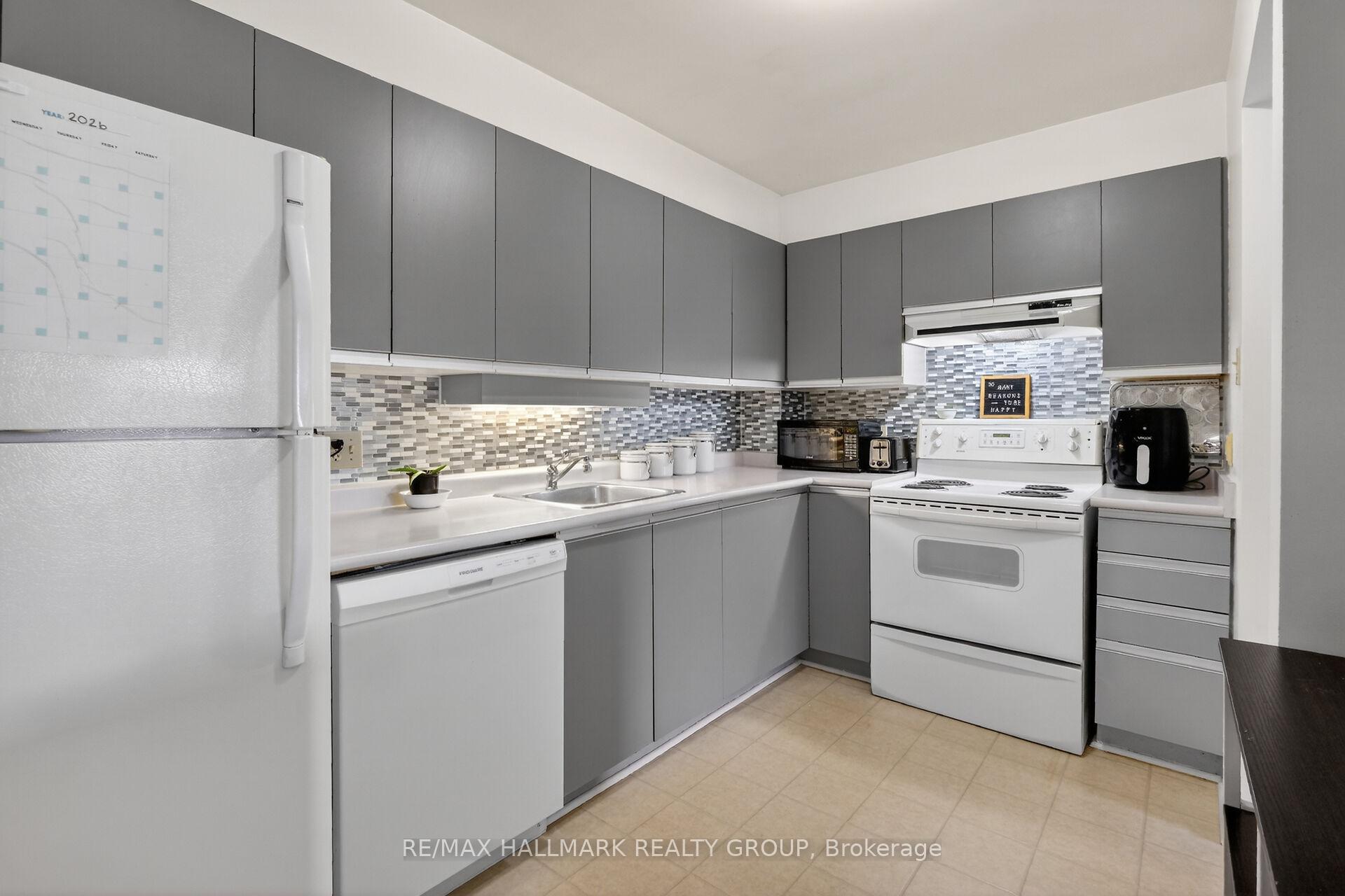Photo 9 of Unit 102, 280 Brittany Drive, Ottawa, Viscount Alexander Park — HOMEH