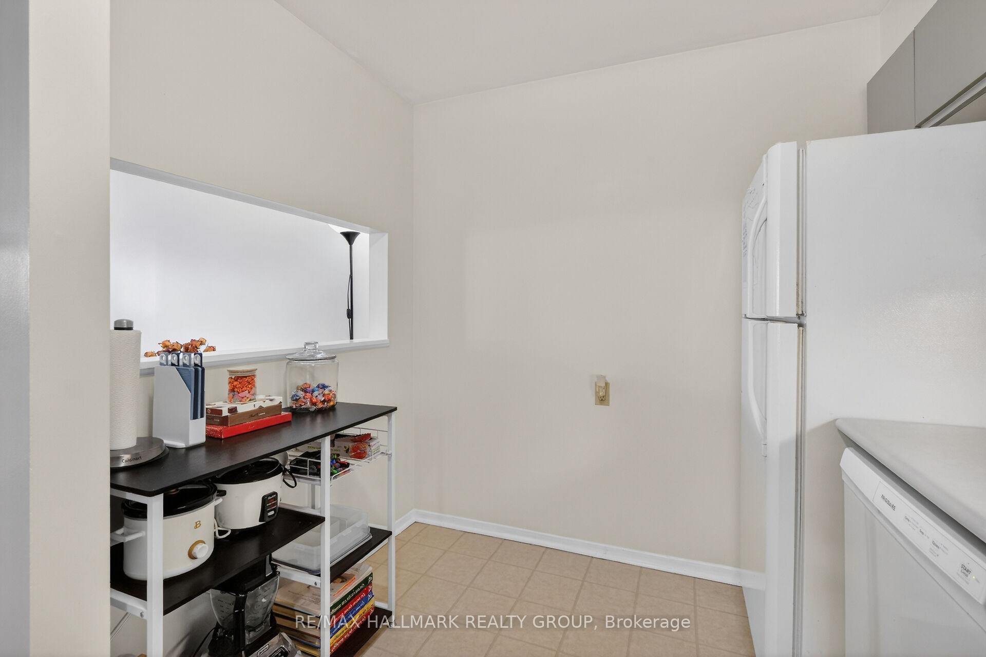 Photo 10 of Unit 102, 280 Brittany Drive, Ottawa, Viscount Alexander Park — HOMEH