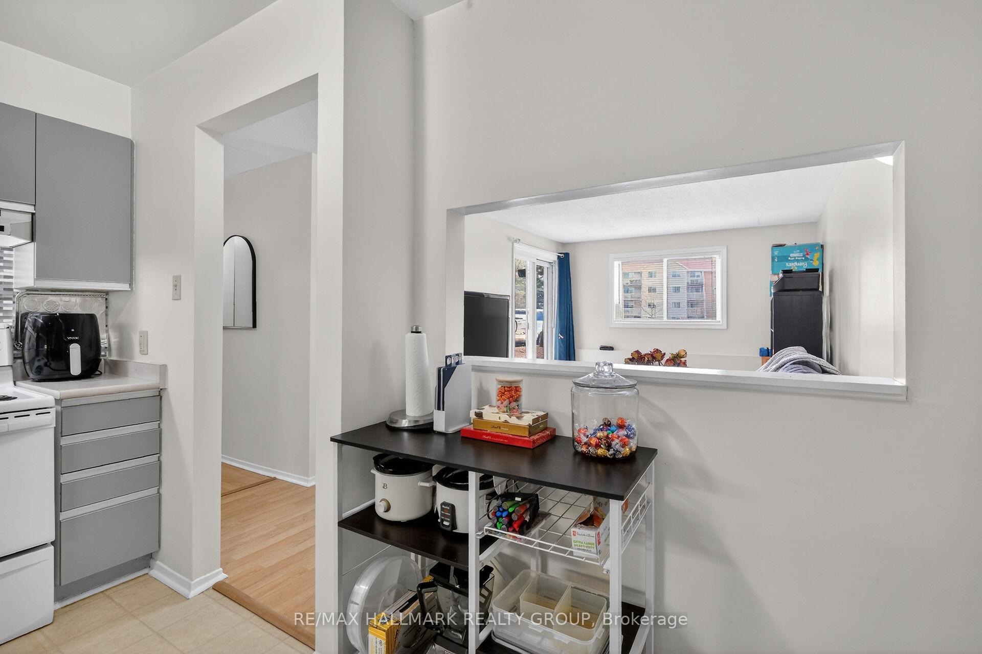 Photo 11 of Unit 102, 280 Brittany Drive, Ottawa, Viscount Alexander Park — HOMEH