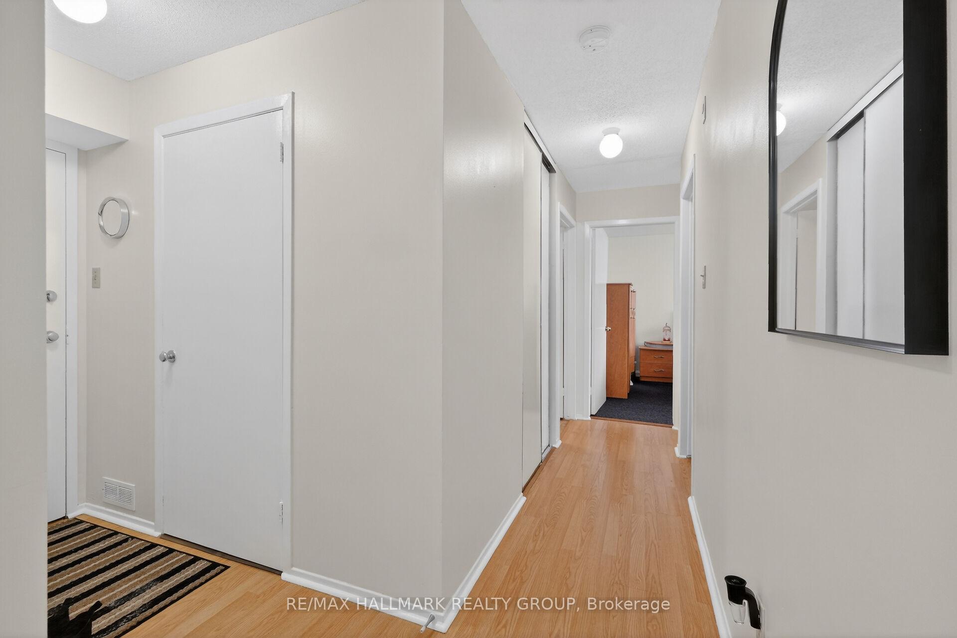 Photo 12 of Unit 102, 280 Brittany Drive, Ottawa, Viscount Alexander Park — HOMEH