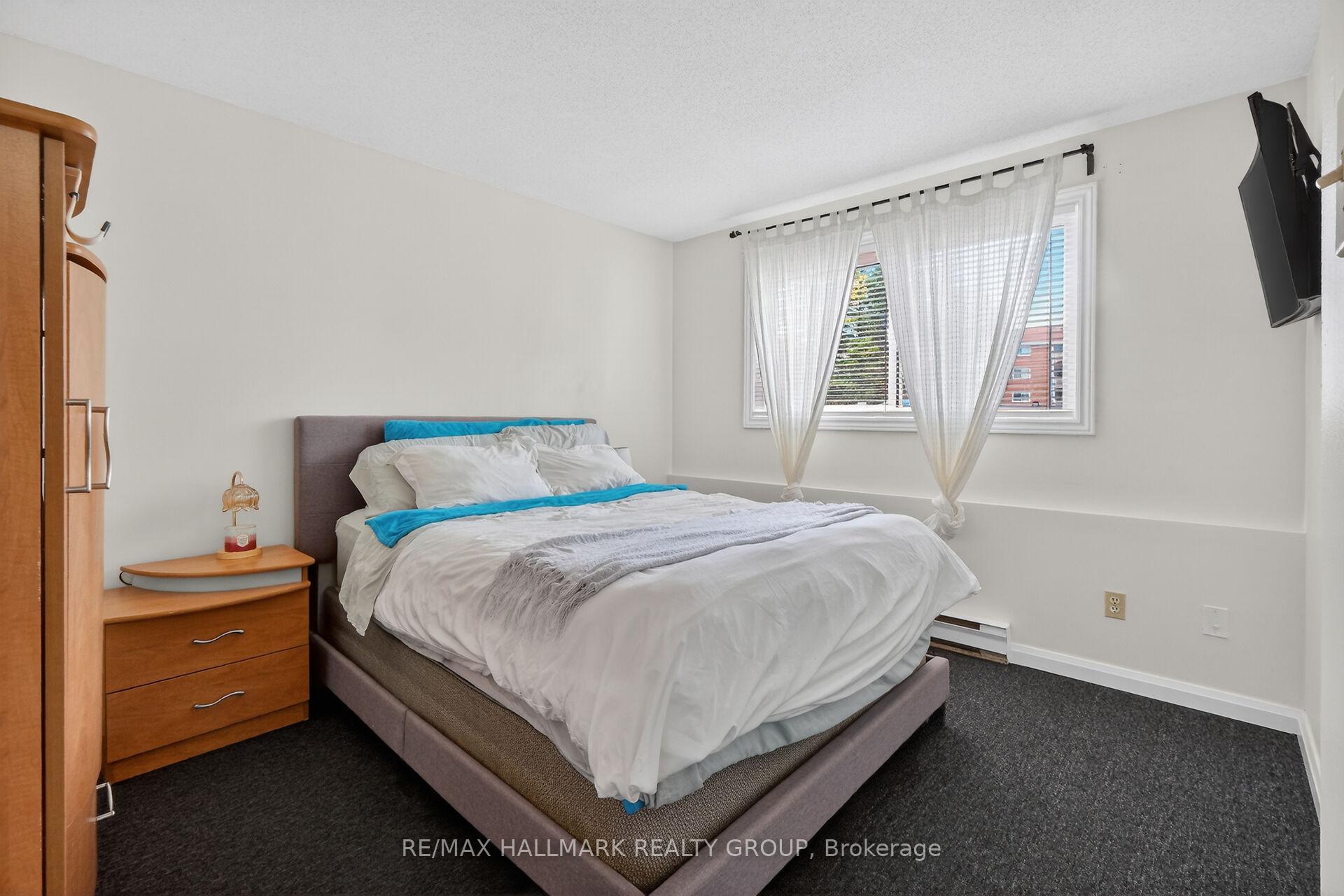 Photo 13 of Unit 102, 280 Brittany Drive, Ottawa, Viscount Alexander Park — HOMEH