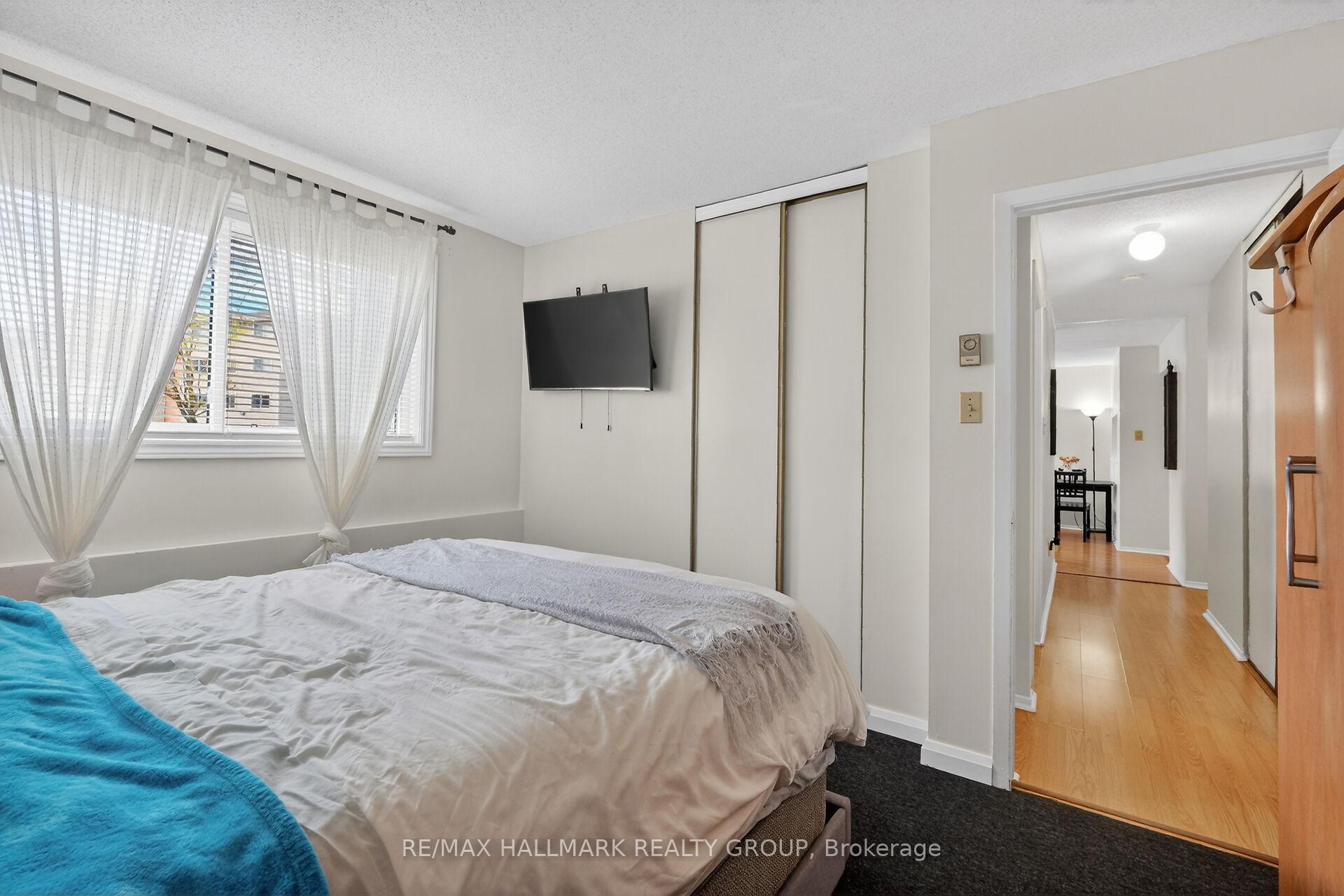 Photo 14 of Unit 102, 280 Brittany Drive, Ottawa, Viscount Alexander Park — HOMEH