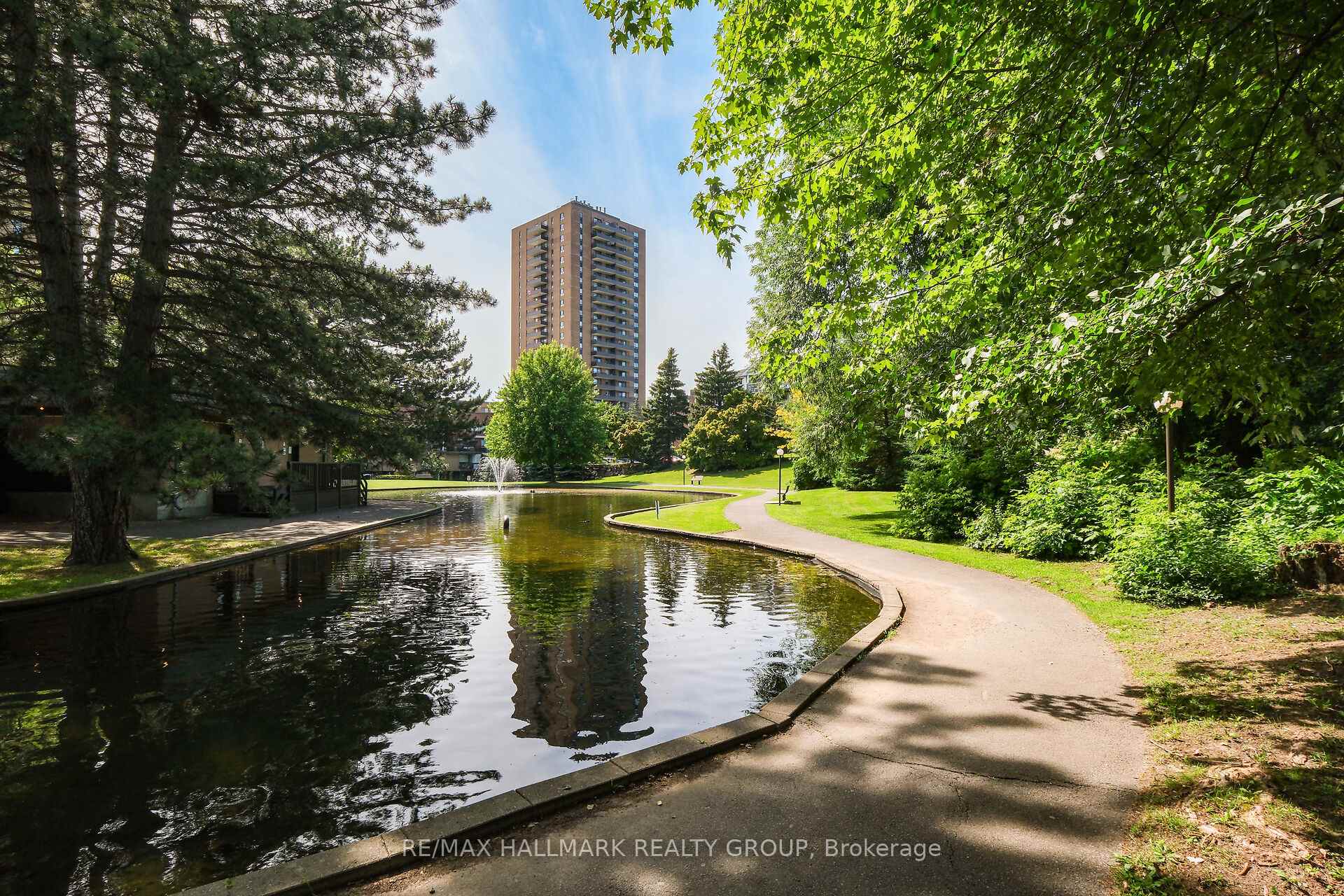 Photo 22 of Unit 102, 280 Brittany Drive, Ottawa, Viscount Alexander Park — HOMEH
