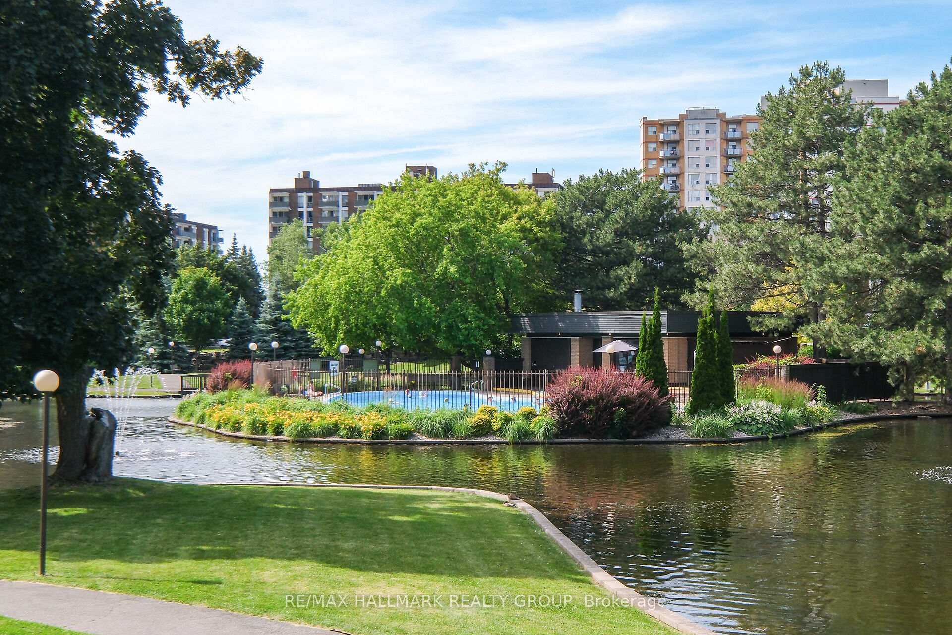 Photo 24 of Unit 102, 280 Brittany Drive, Ottawa, Viscount Alexander Park — HOMEH