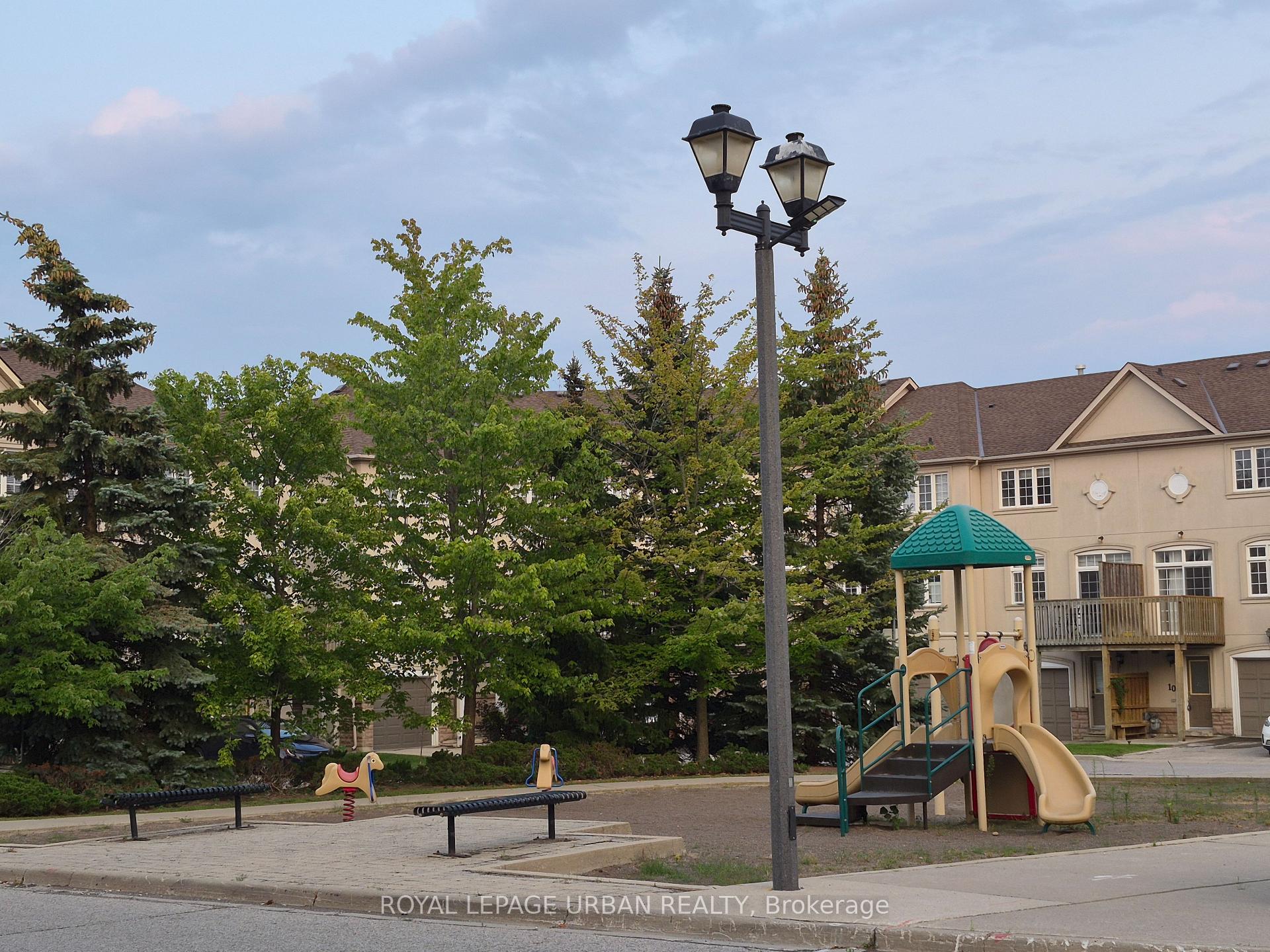Photo 7 of Unit 47, 10 Post Oak Drive, Richmond Hill, Jefferson — HOMEH