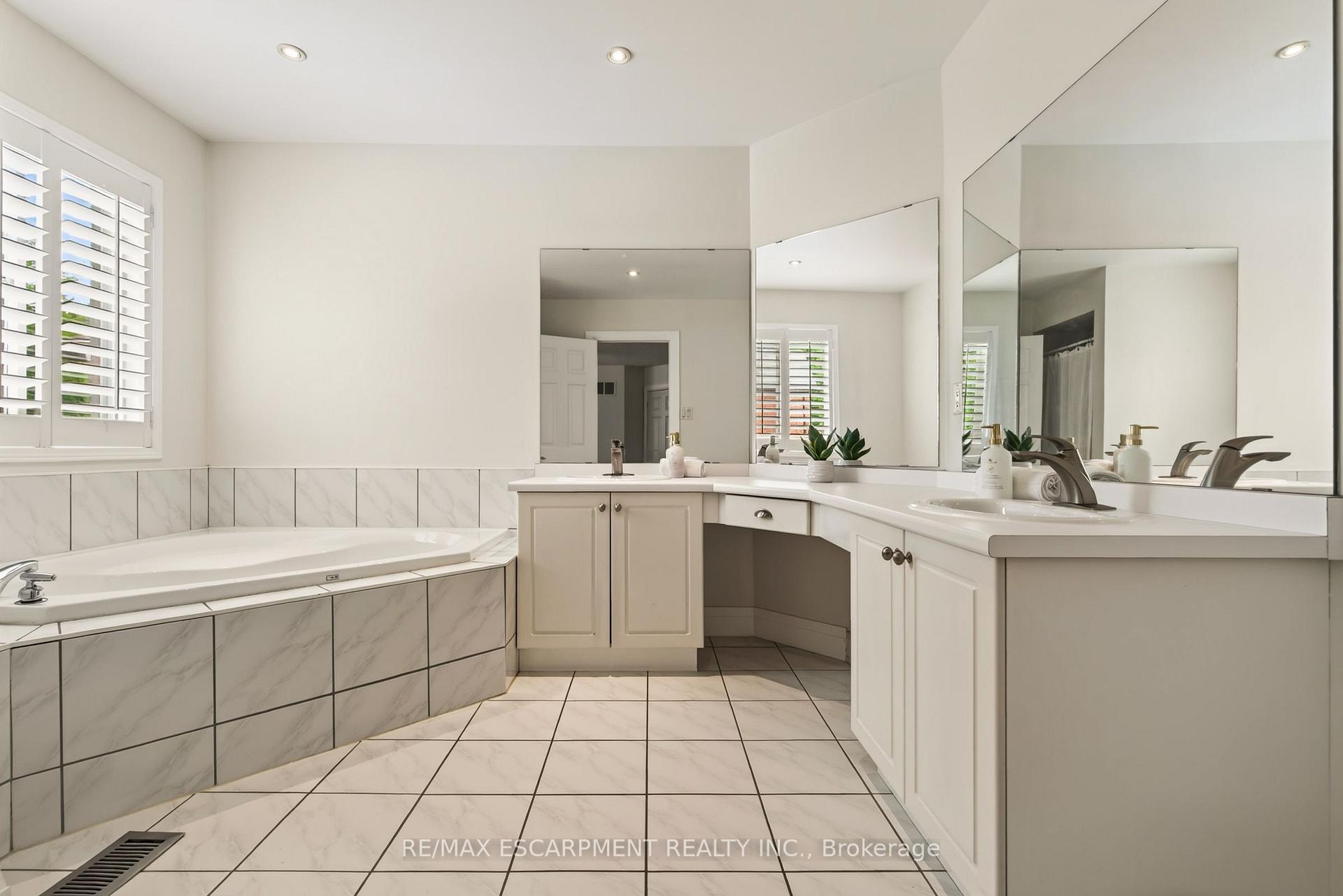 Photo 32 of 150 Davidson Boulevard, Hamilton, Dundas — HOMEH
