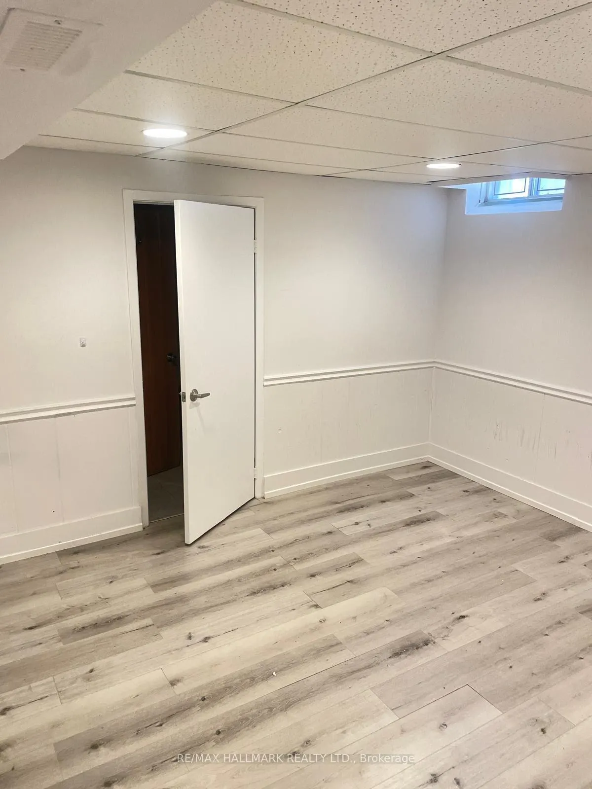 Photo 4 of Unit Basement, 31 Bellona Street, Vaughan, West Woodbridge — HOMEH