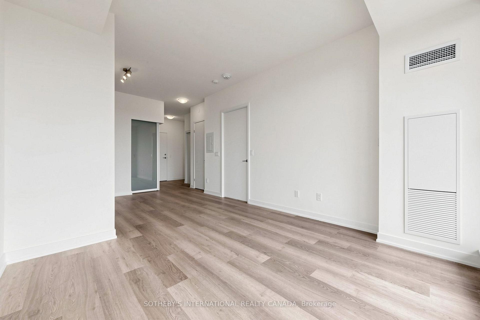 Photo 9 of Unit 1323, 2 David Eyer Road, Richmond Hill, Rural Richmond Hill — HOMEH