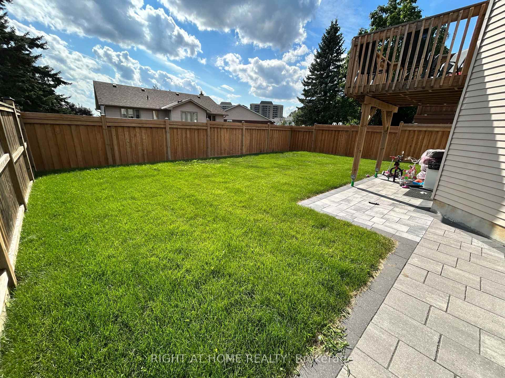 Photo 2 of 844 Crowells Street, Oshawa, Pinecrest — HOMEH