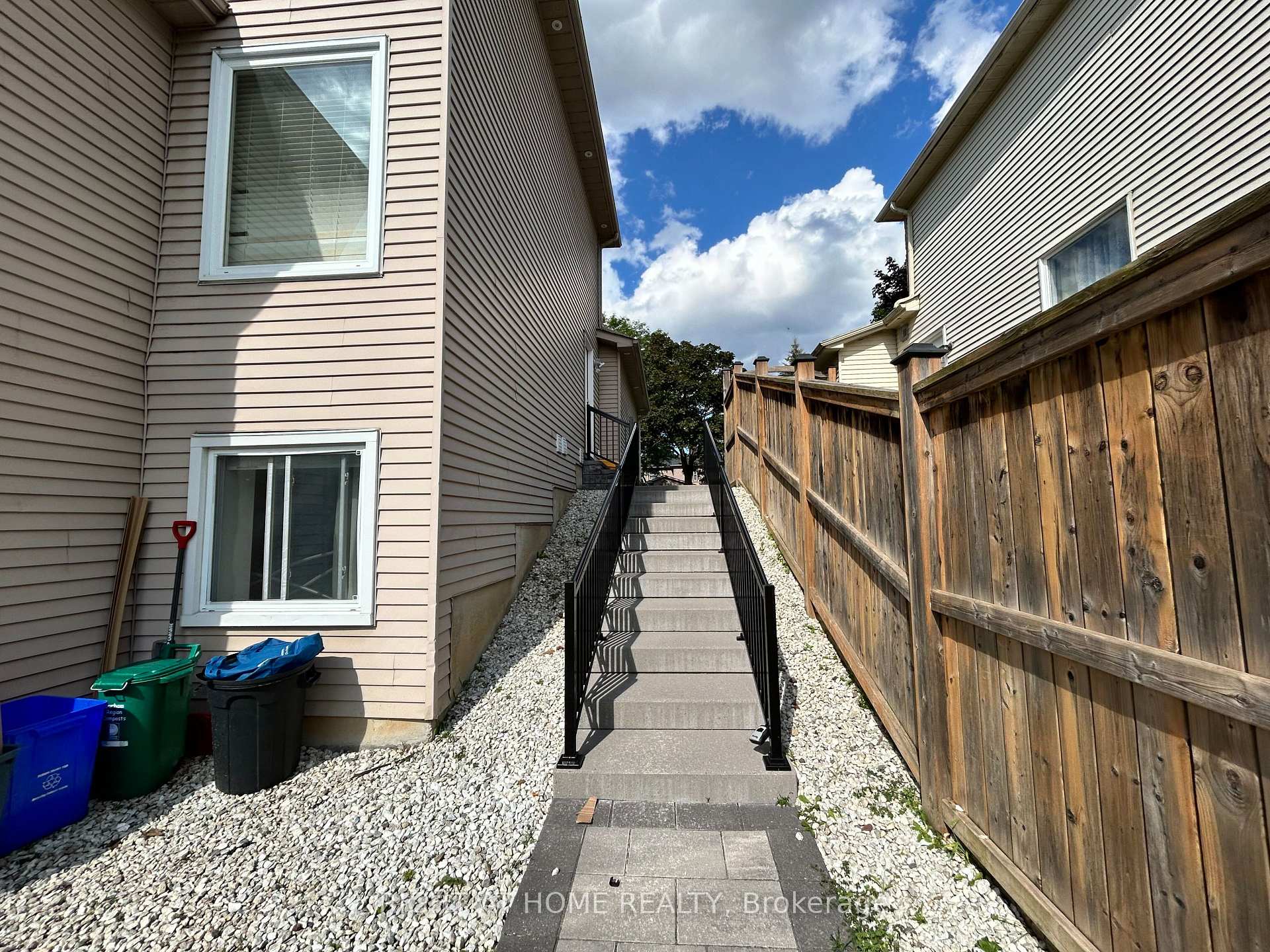 Photo 3 of 844 Crowells Street, Oshawa, Pinecrest — HOMEH