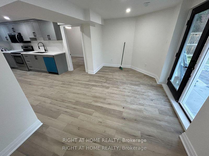 Photo 5 of 844 Crowells Street, Oshawa, Pinecrest — HOMEH