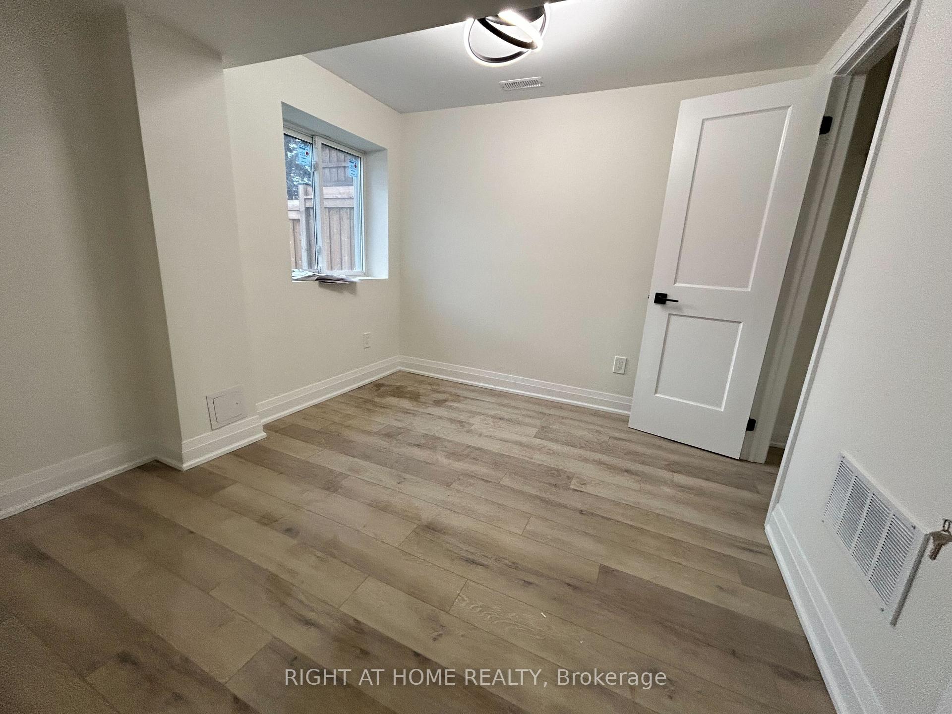 Photo 11 of 844 Crowells Street, Oshawa, Pinecrest — HOMEH