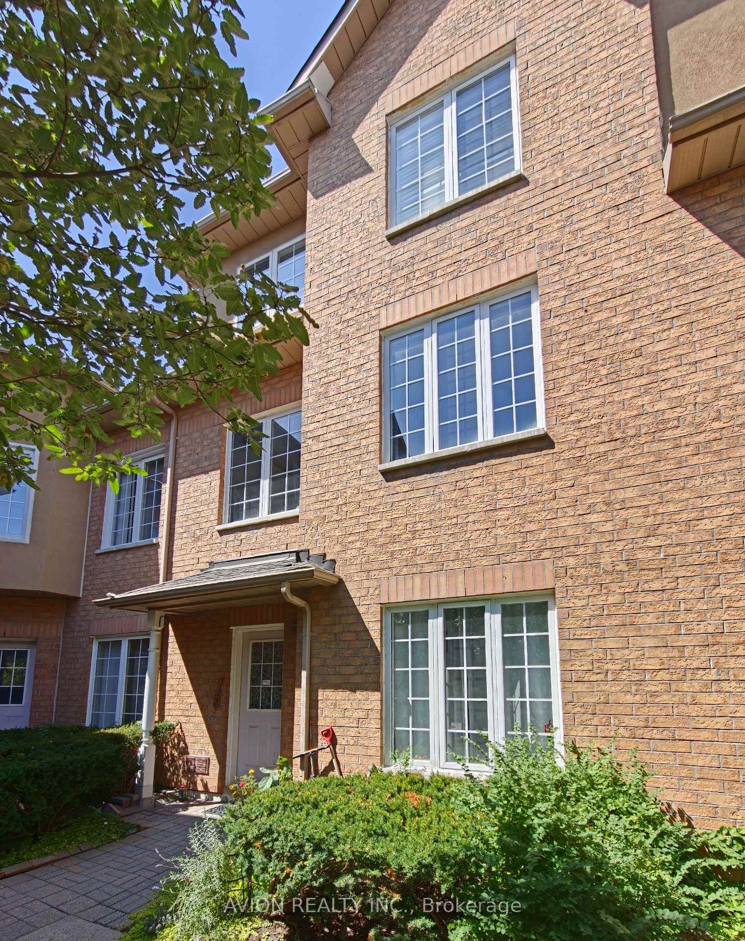 Photo 1 of Unit 9, 20 St Moritz Way, Markham, Unionville — HOMEH