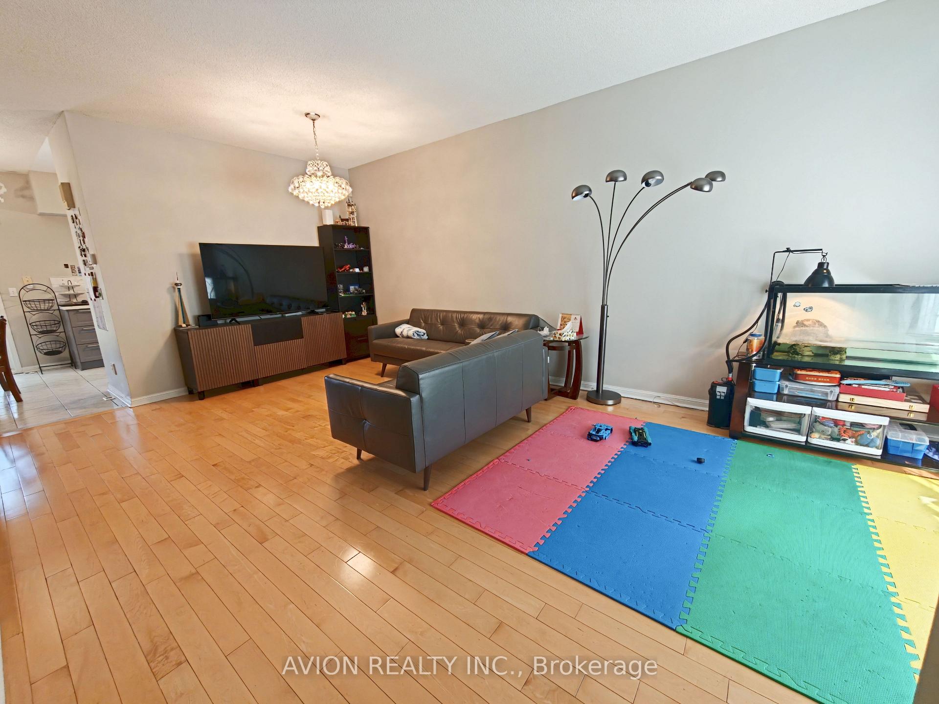 Photo 3 of Unit 9, 20 St Moritz Way, Markham, Unionville — HOMEH