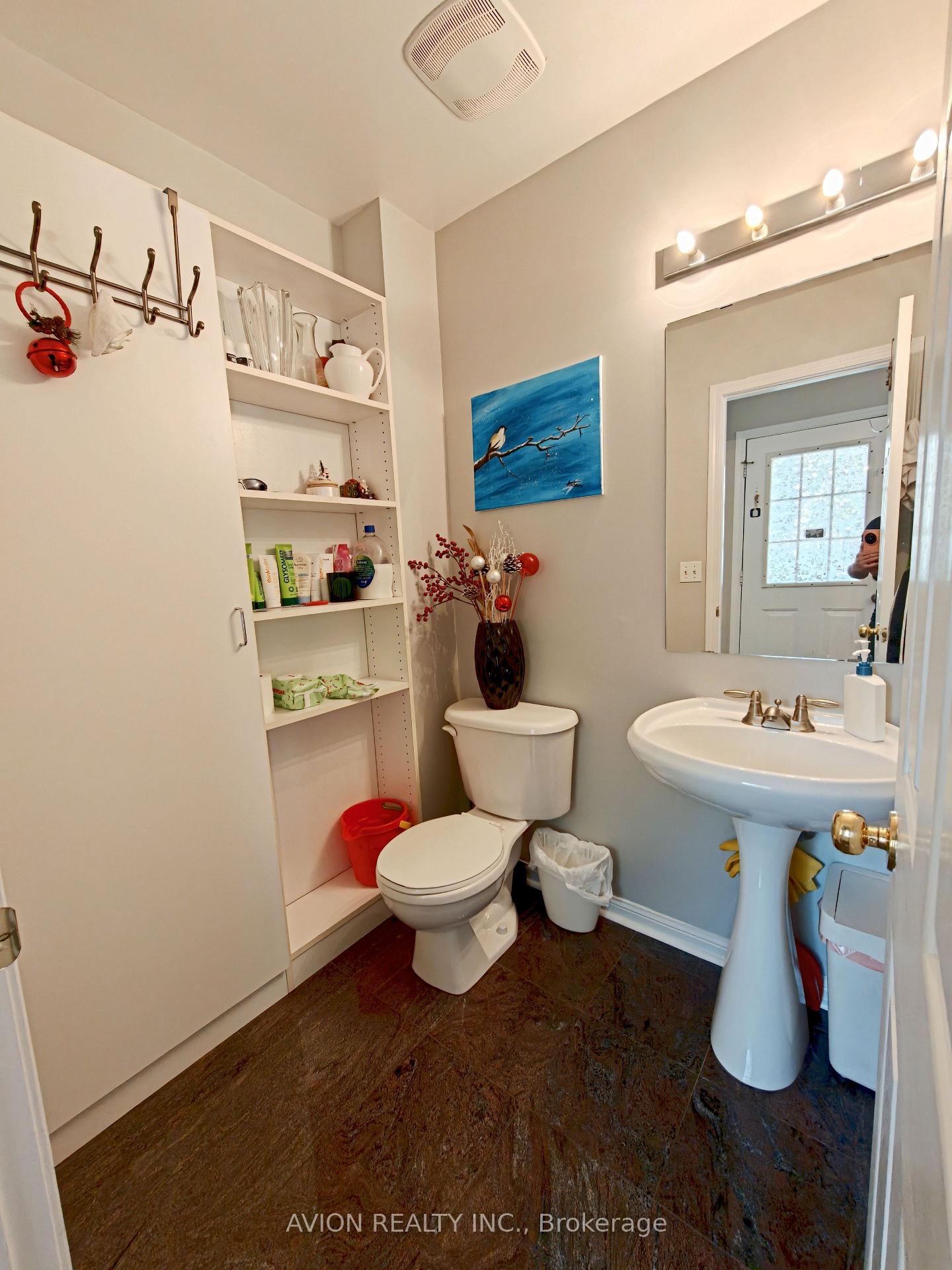 Photo 4 of Unit 9, 20 St Moritz Way, Markham, Unionville — HOMEH