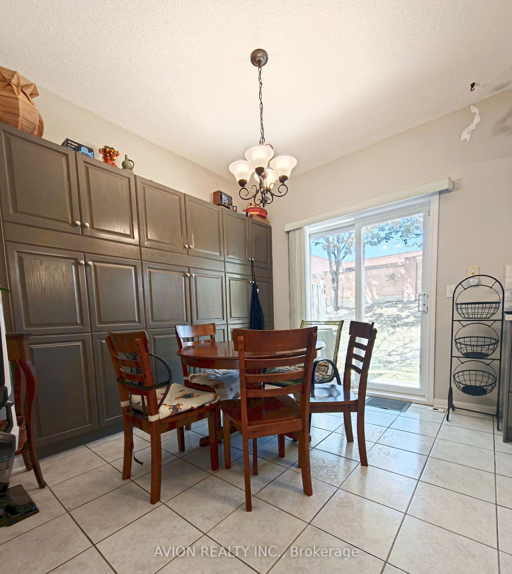 Photo 5 of Unit 9, 20 St Moritz Way, Markham, Unionville — HOMEH
