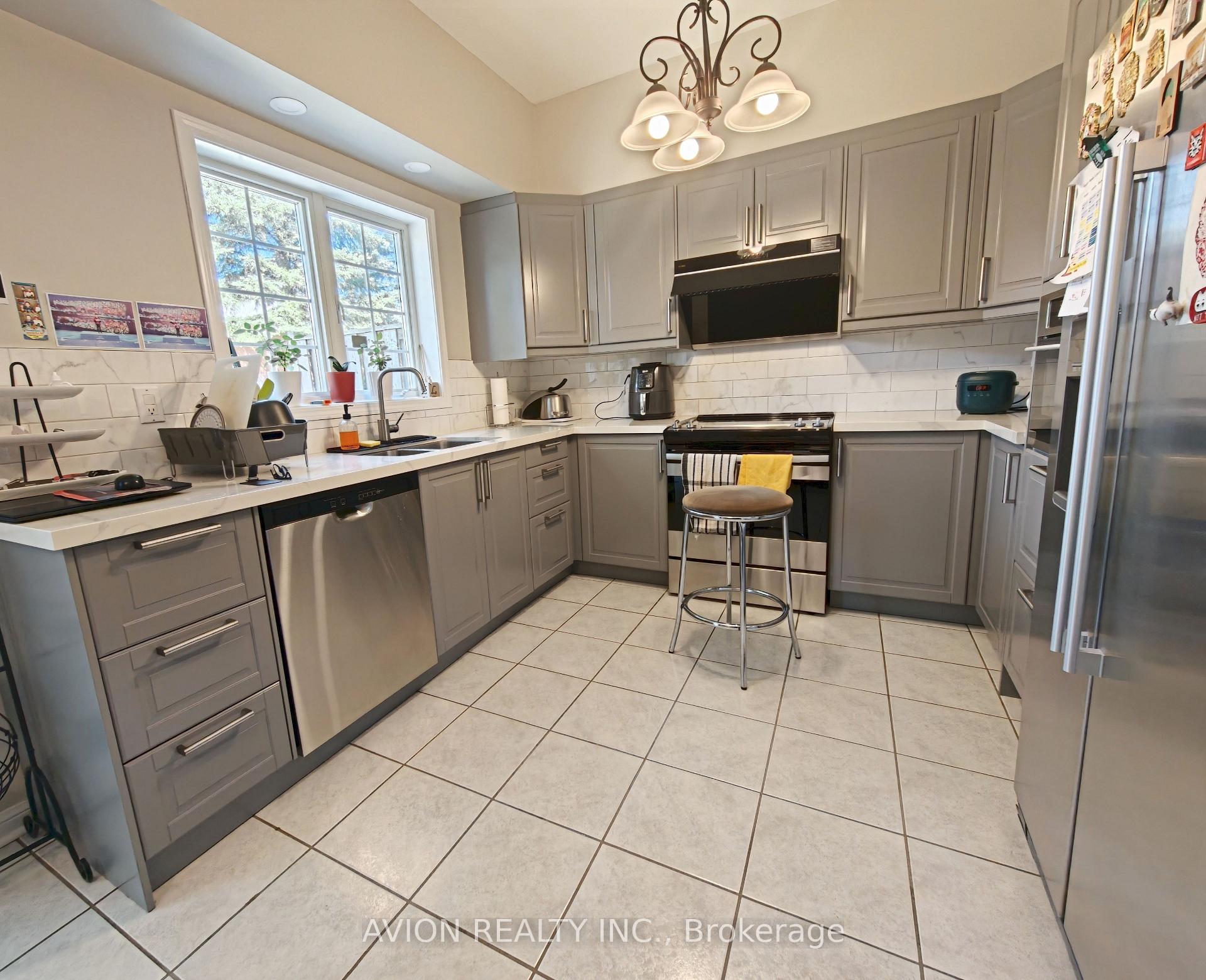 Photo 6 of Unit 9, 20 St Moritz Way, Markham, Unionville — HOMEH