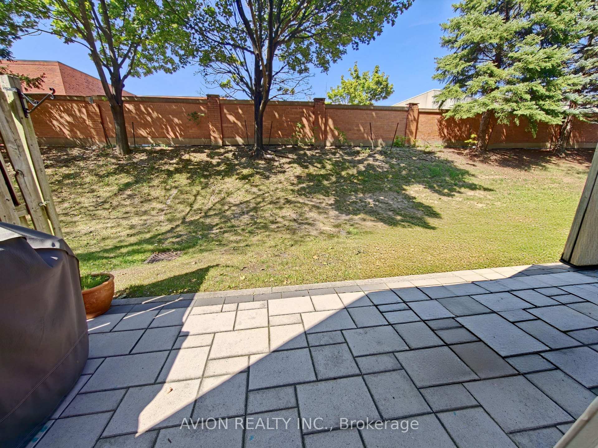 Photo 8 of Unit 9, 20 St Moritz Way, Markham, Unionville — HOMEH