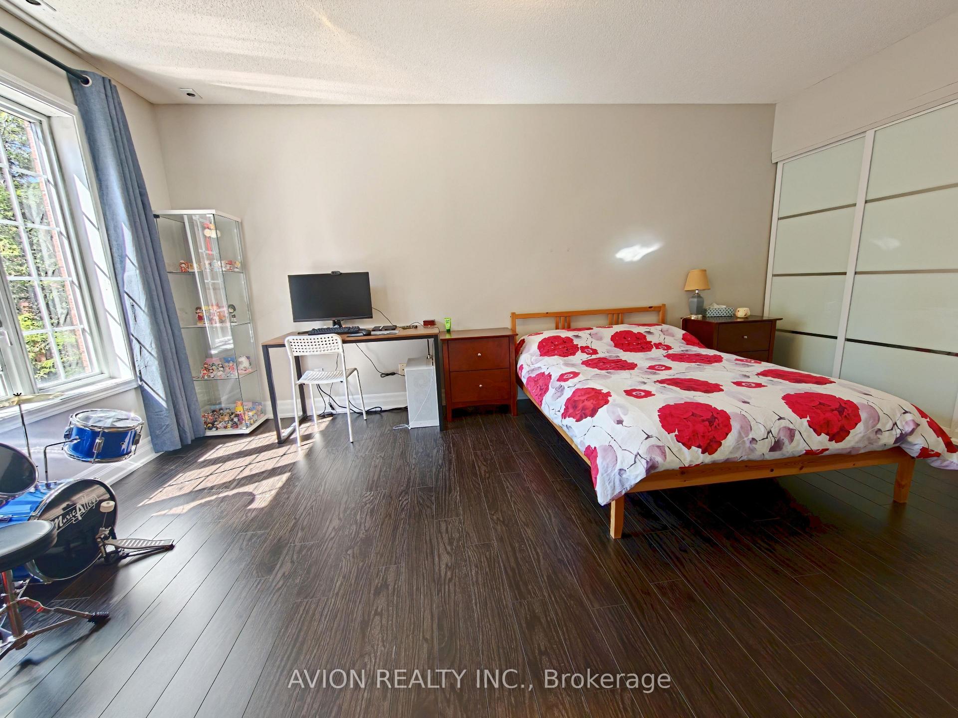 Photo 13 of Unit 9, 20 St Moritz Way, Markham, Unionville — HOMEH