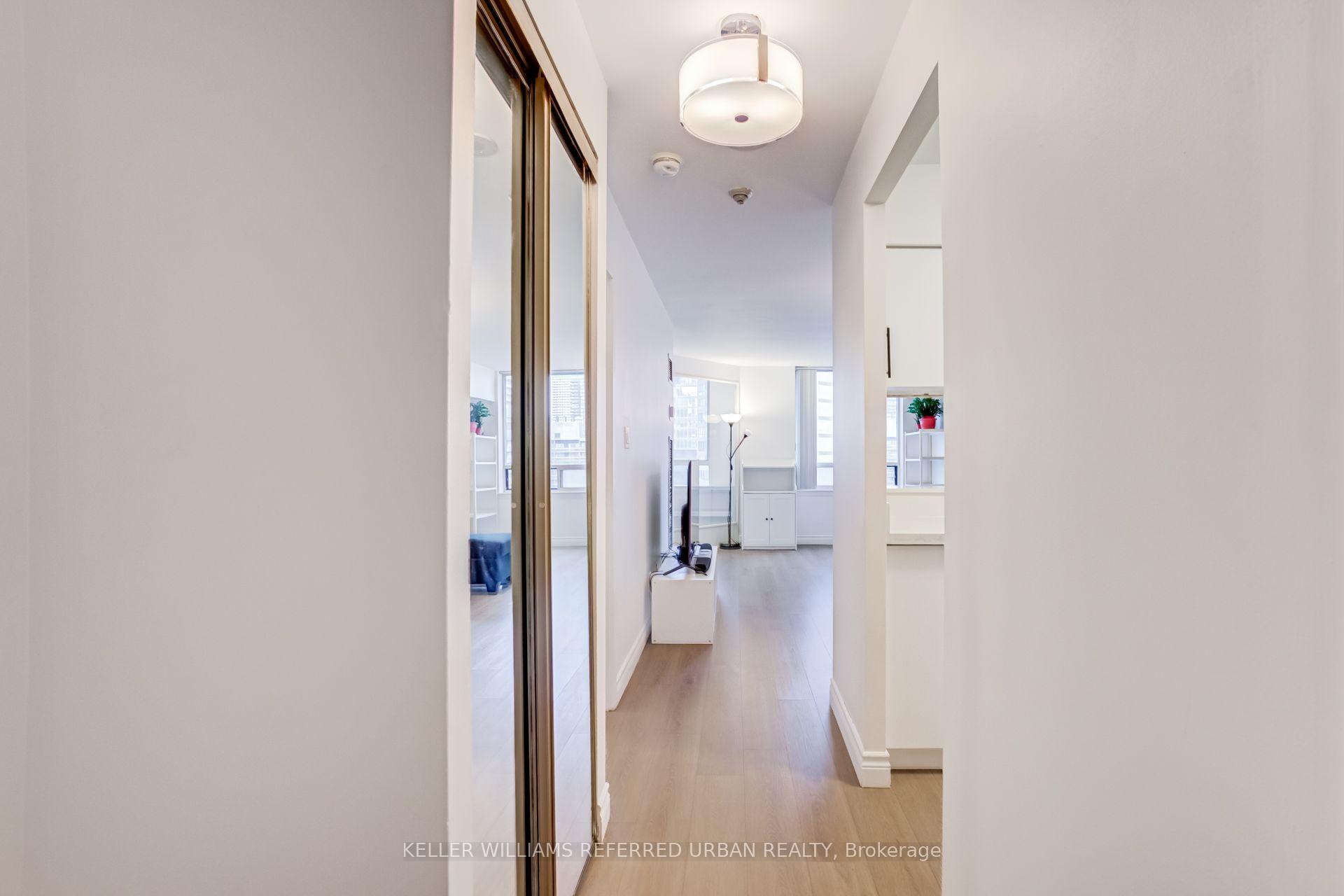 Photo 6 of Unit 2602, 633 Bay Street, Toronto, Bay Street Corridor — HOMEH