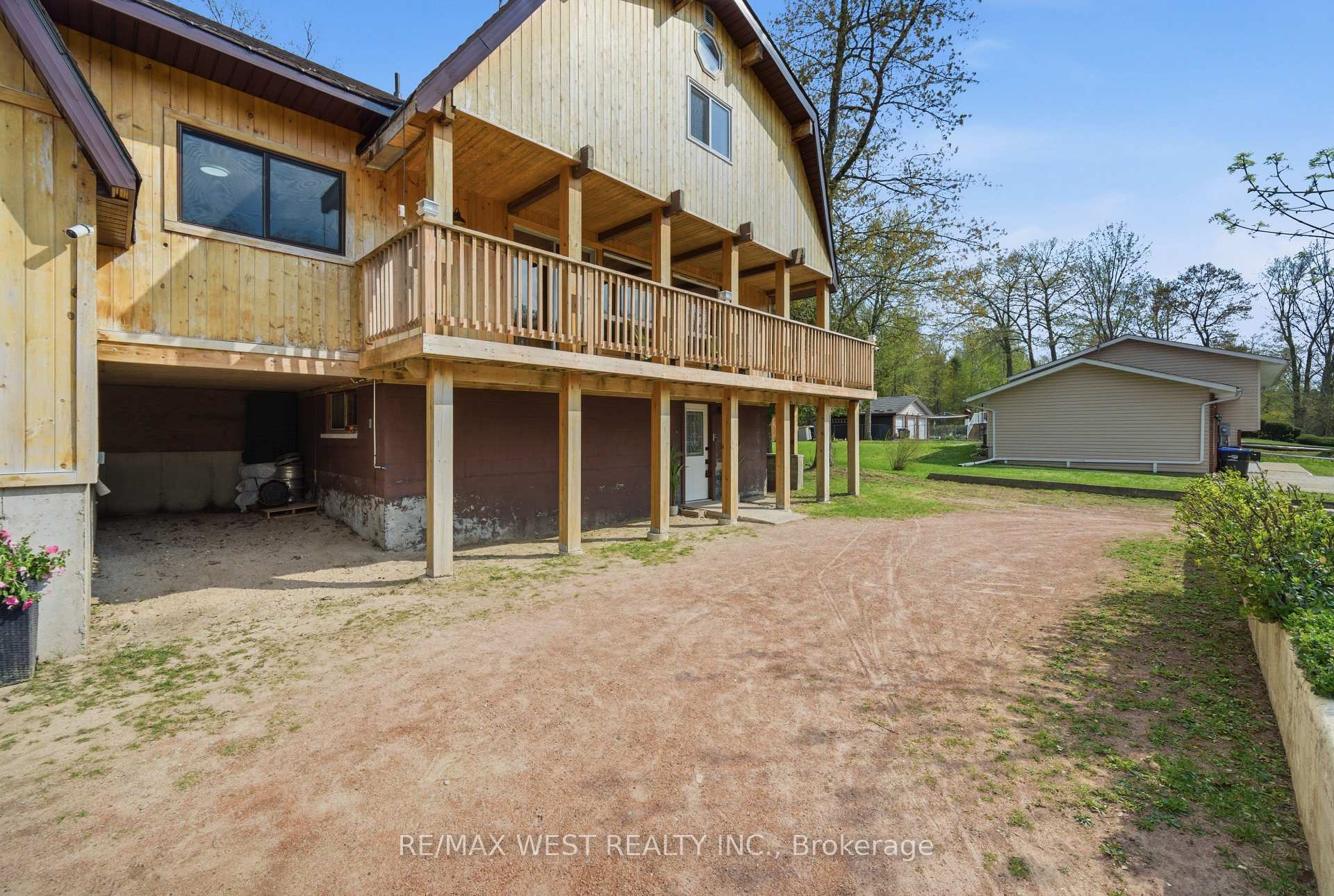 Photo 5 of 61 Antigua Drive, Wasaga Beach — HOMEH