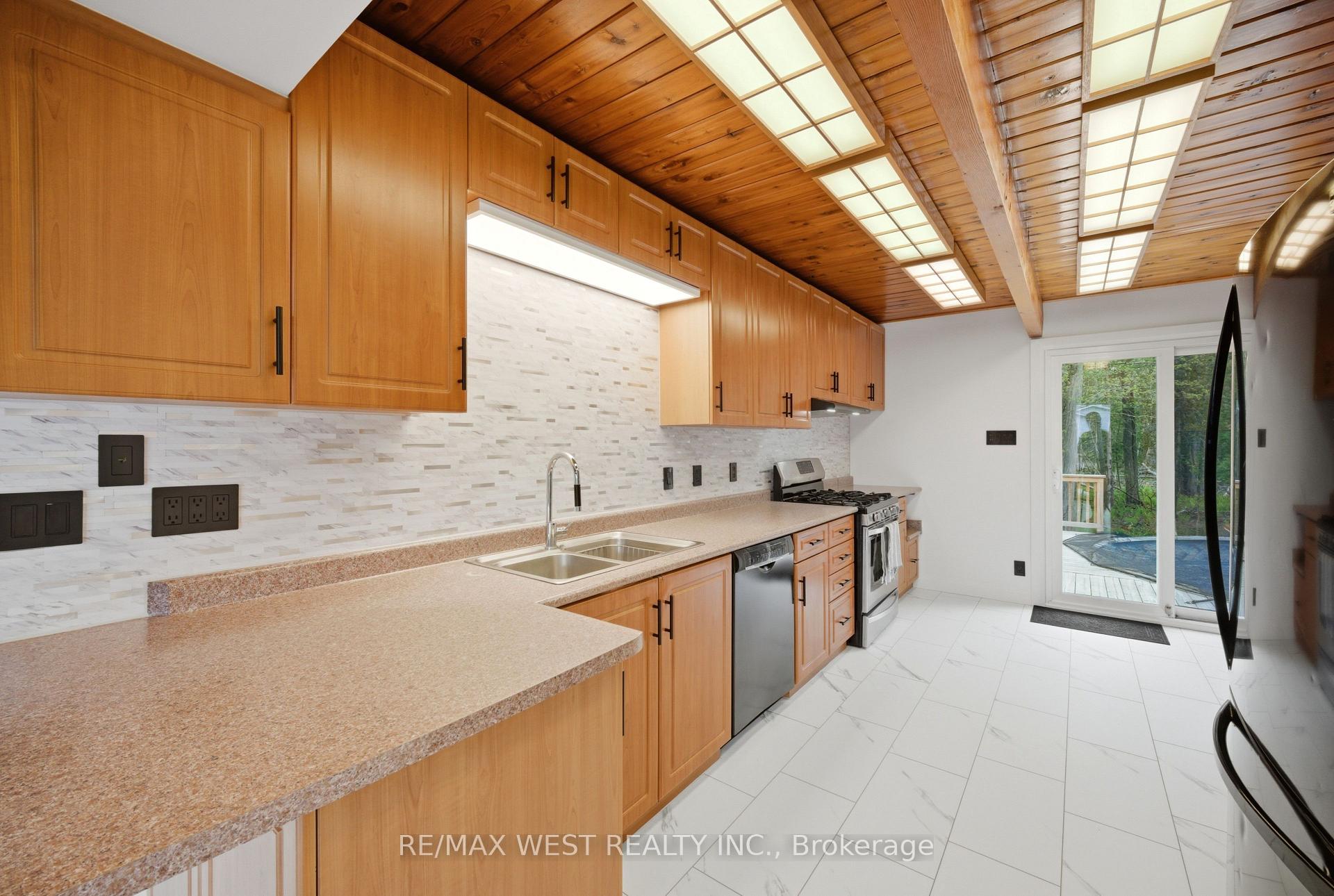 Photo 17 of 61 Antigua Drive, Wasaga Beach — HOMEH