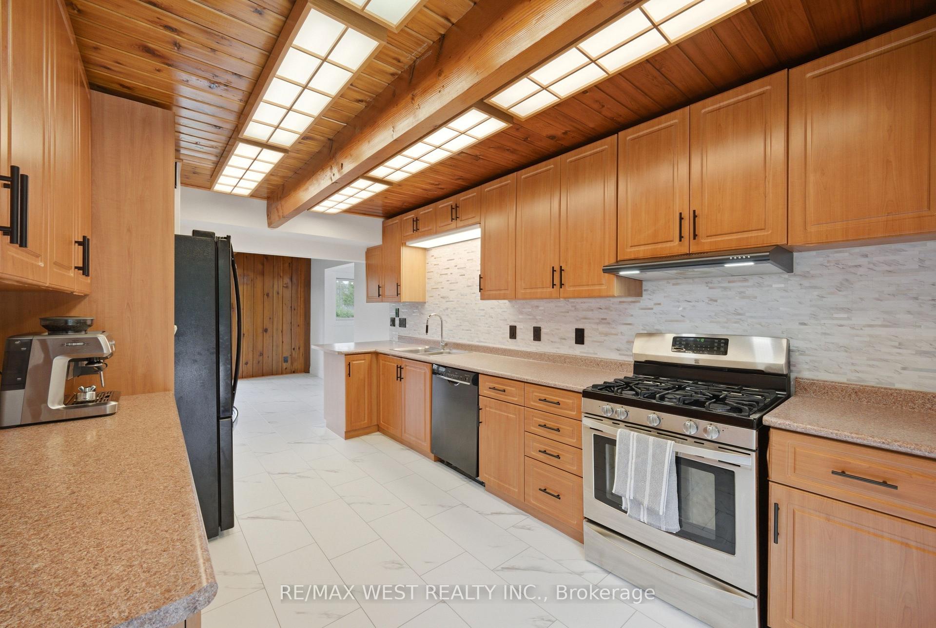 Photo 18 of 61 Antigua Drive, Wasaga Beach — HOMEH