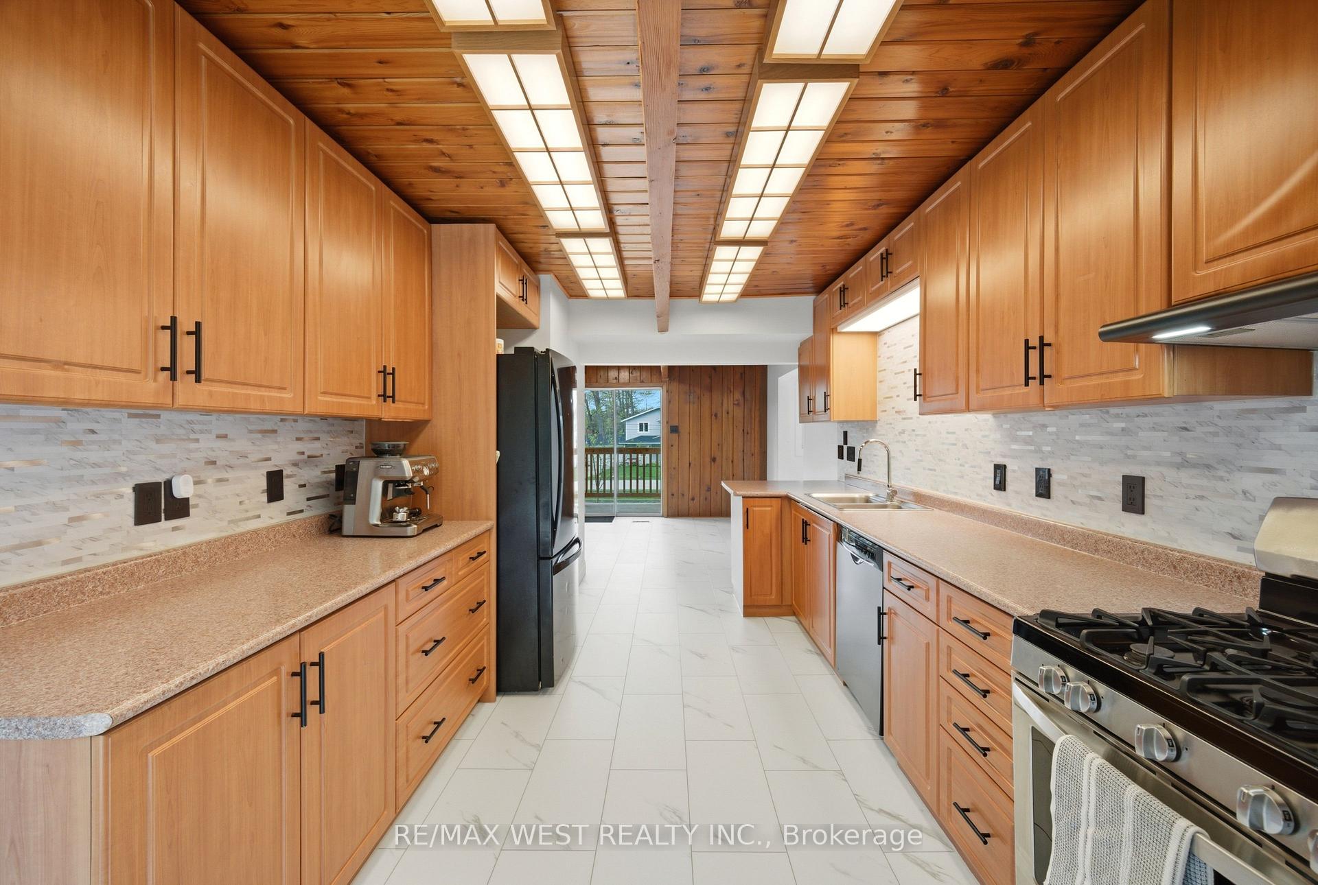 Photo 19 of 61 Antigua Drive, Wasaga Beach — HOMEH