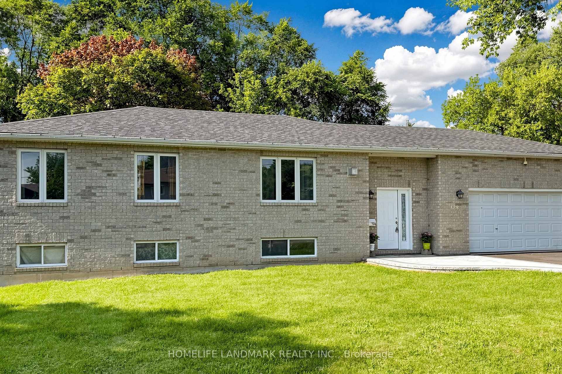 Photo 2 of 328 Winnifred Drive, Georgina, Keswick South — HOMEH