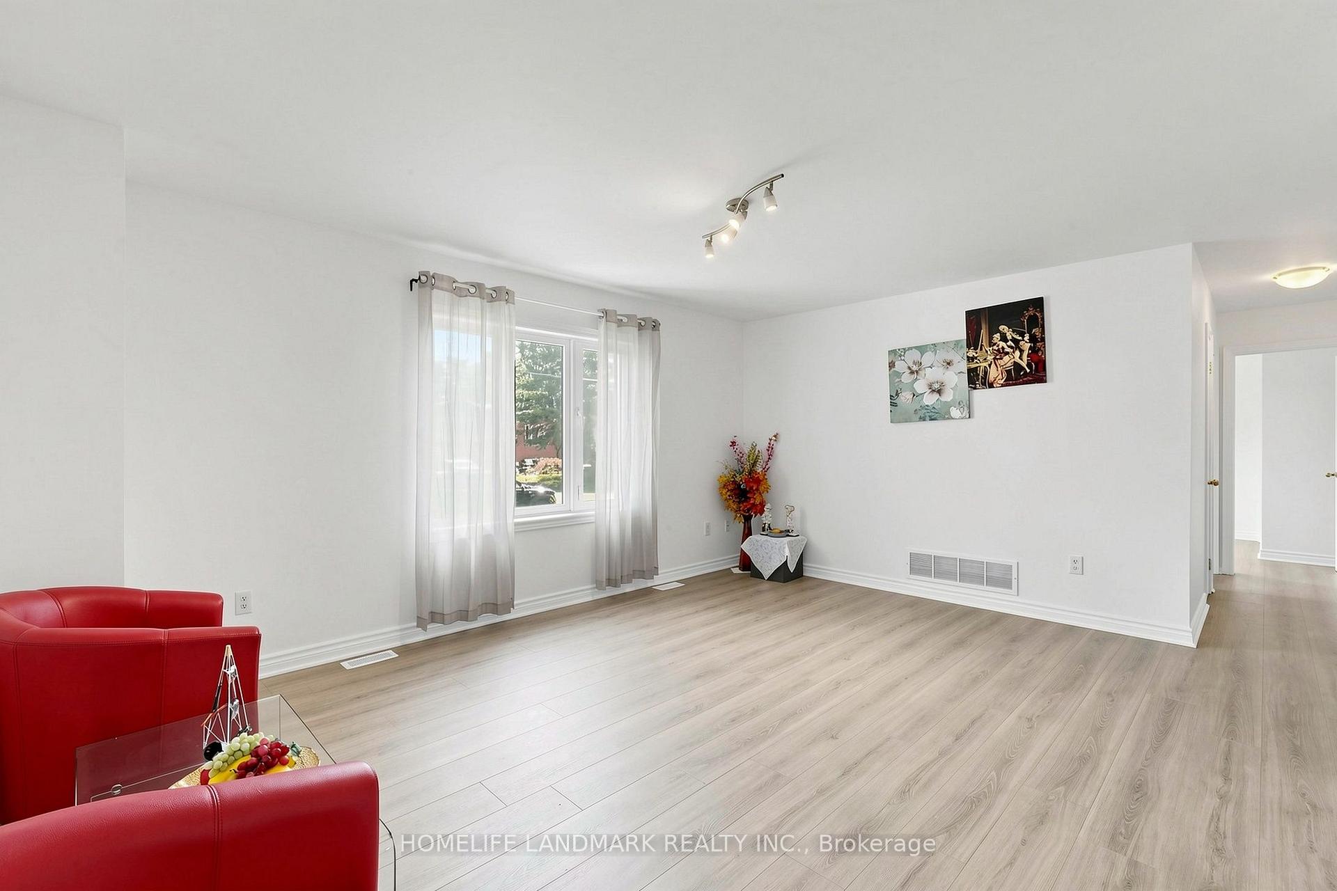 Photo 3 of 328 Winnifred Drive, Georgina, Keswick South — HOMEH