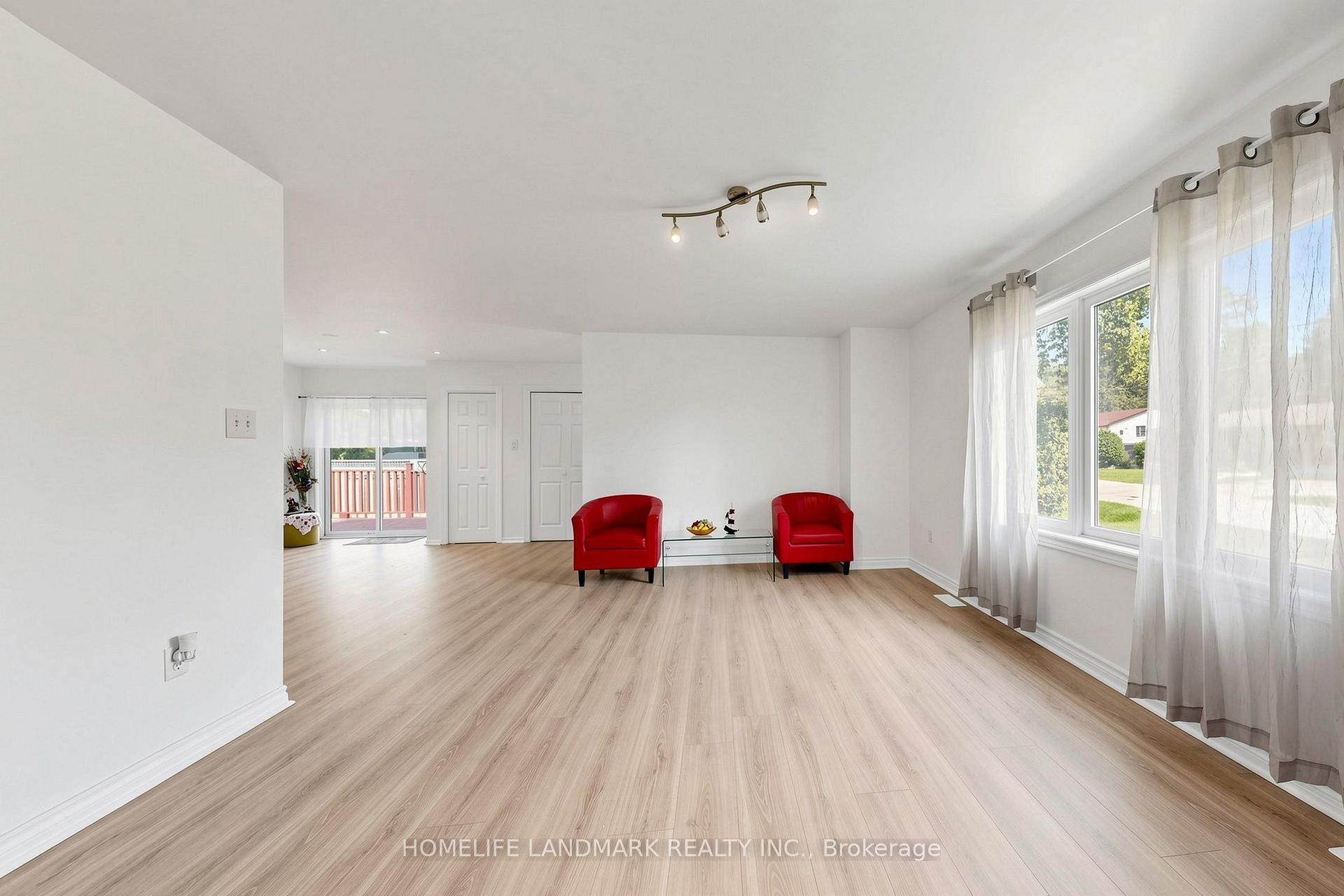 Photo 6 of 328 Winnifred Drive, Georgina, Keswick South — HOMEH