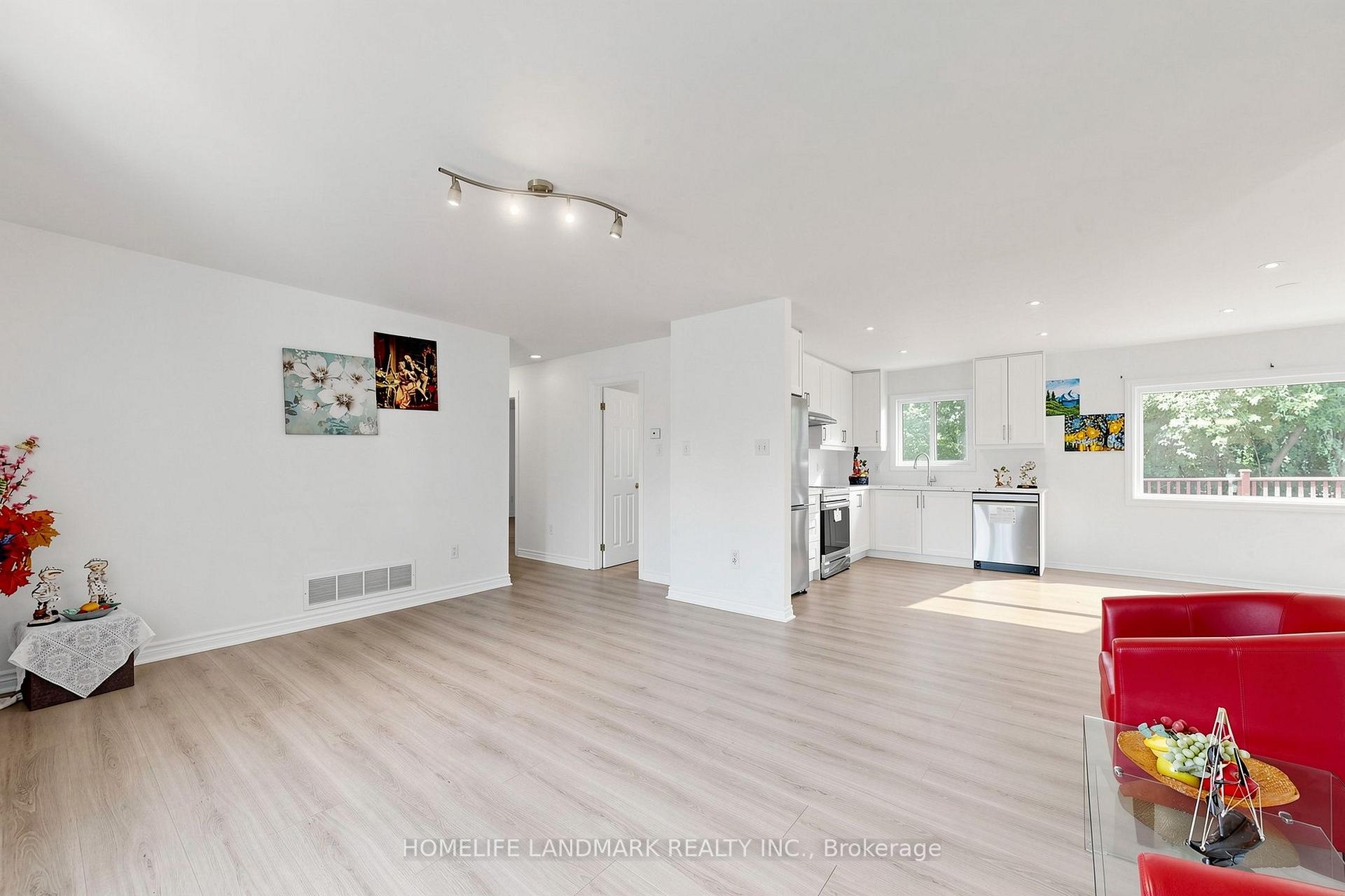 Photo 8 of 328 Winnifred Drive, Georgina, Keswick South — HOMEH