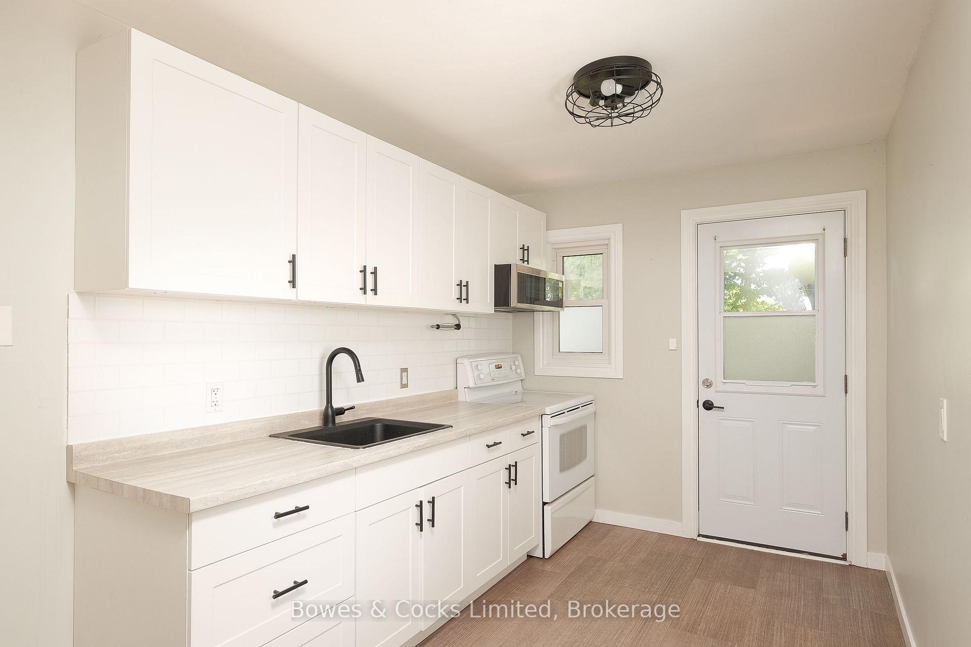 Photo 13 of 664 Park Street N, Peterborough, Northcrest Ward 5 — HOMEH