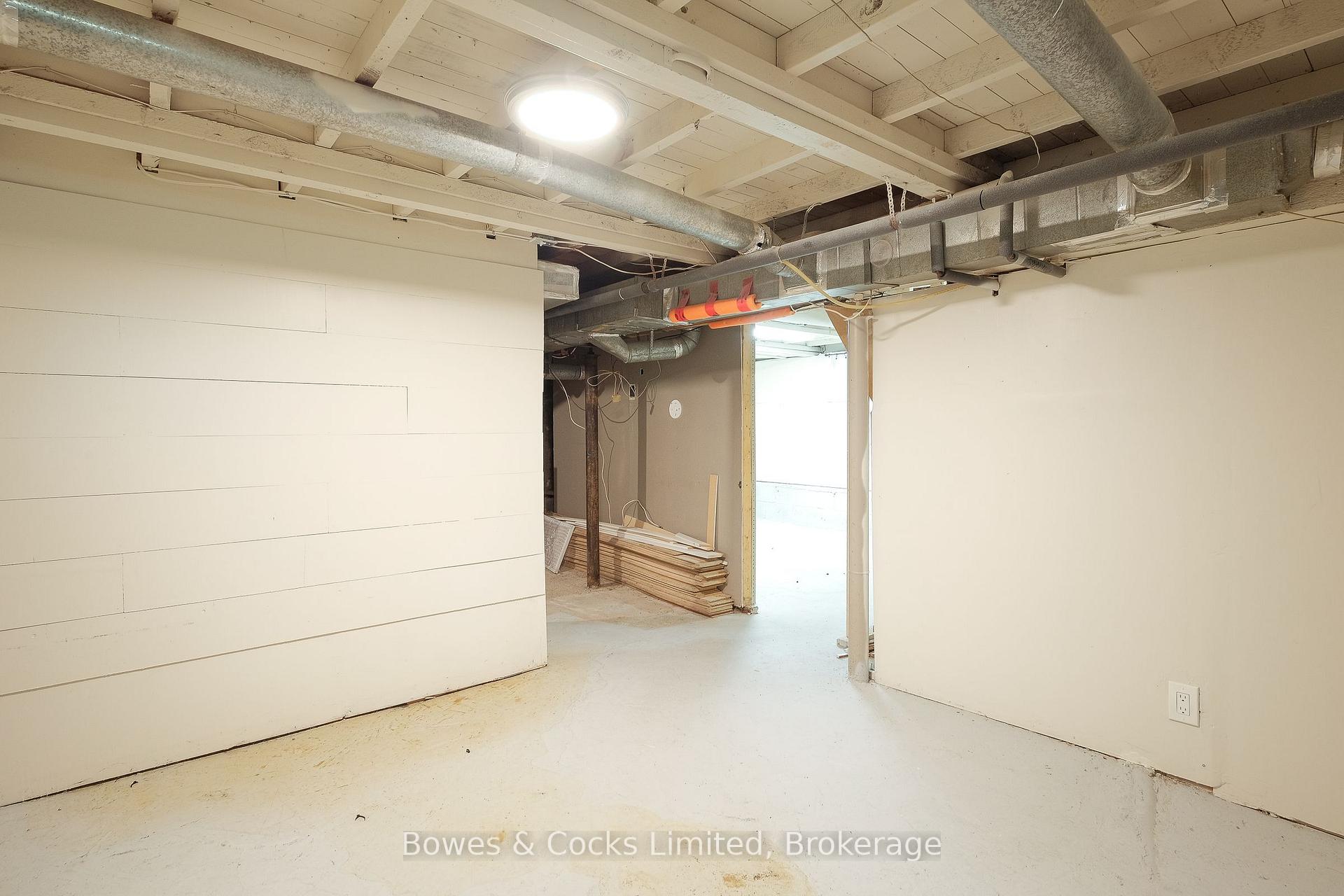 Photo 19 of 664 Park Street N, Peterborough, Northcrest Ward 5 — HOMEH